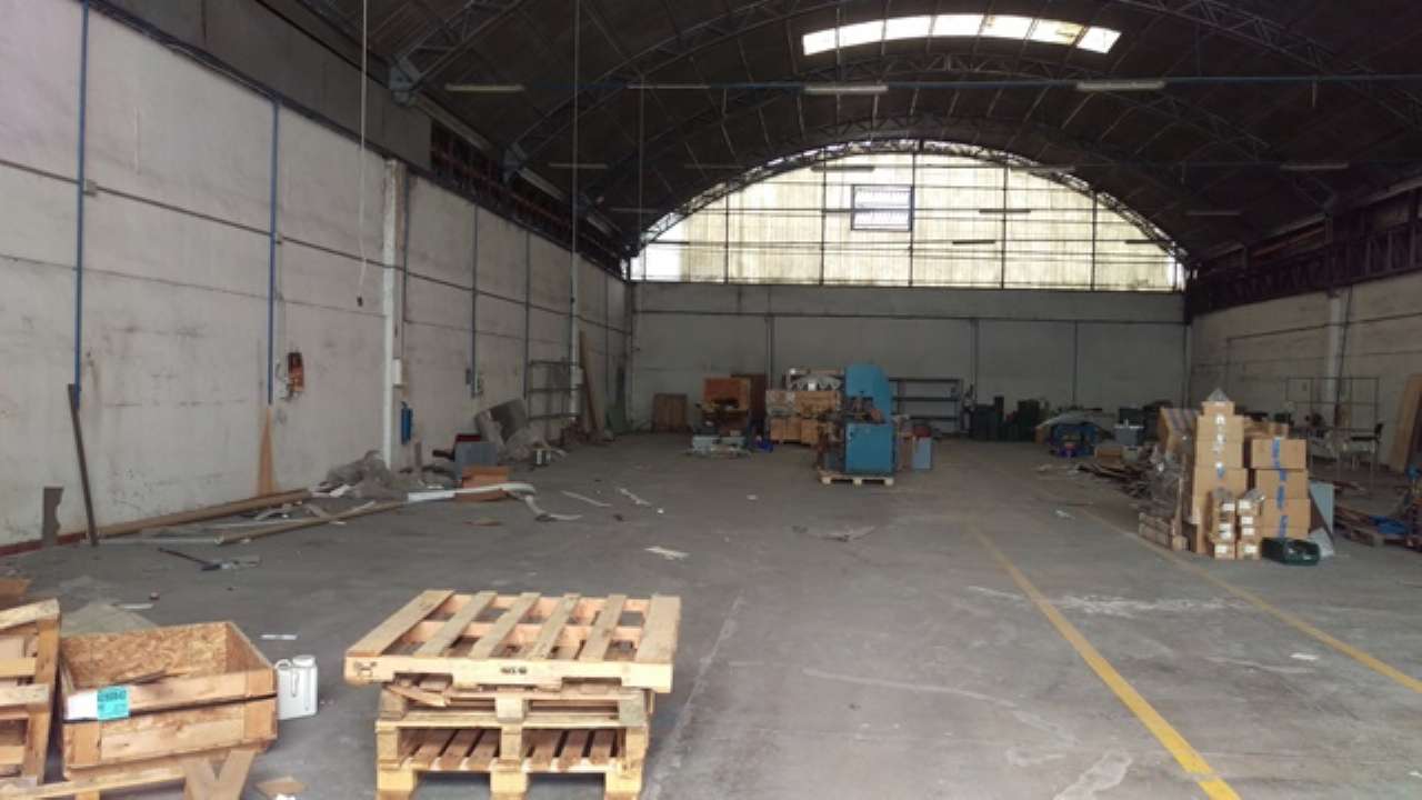 Capannone in Affitto