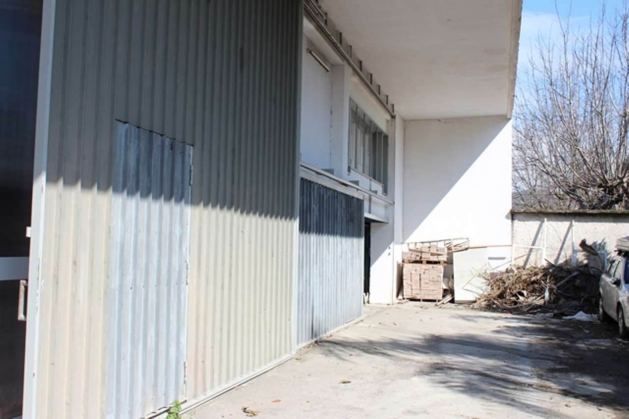 Locale Comm.le in Affitto