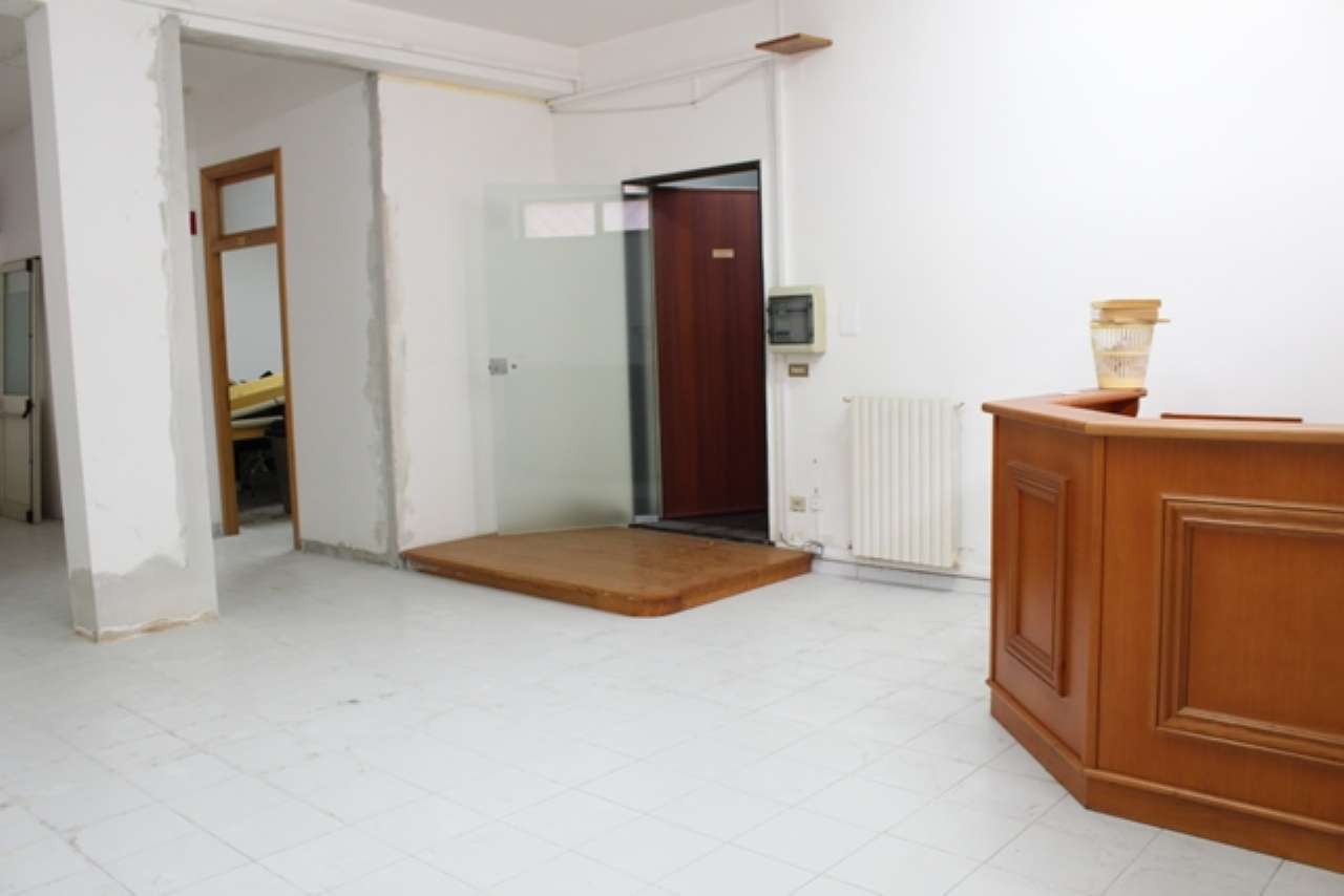 Locale Comm.le in Affitto