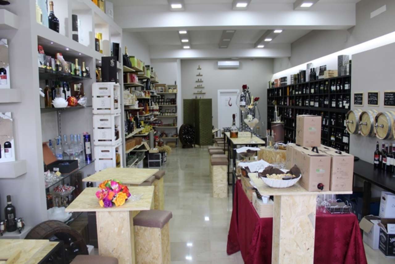 Attività Commerciale in Vendita