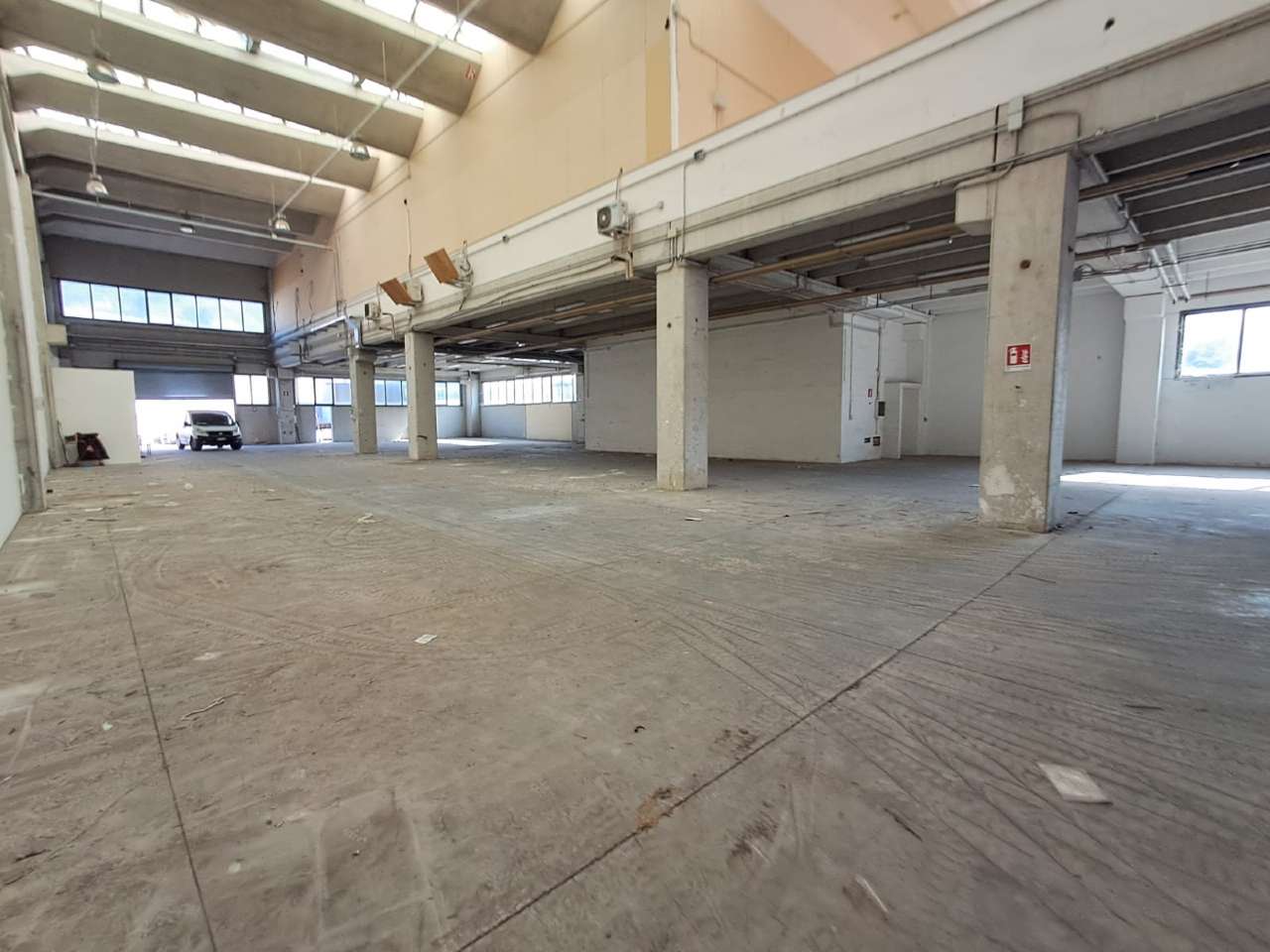 Nola Affitto CAPANNONE