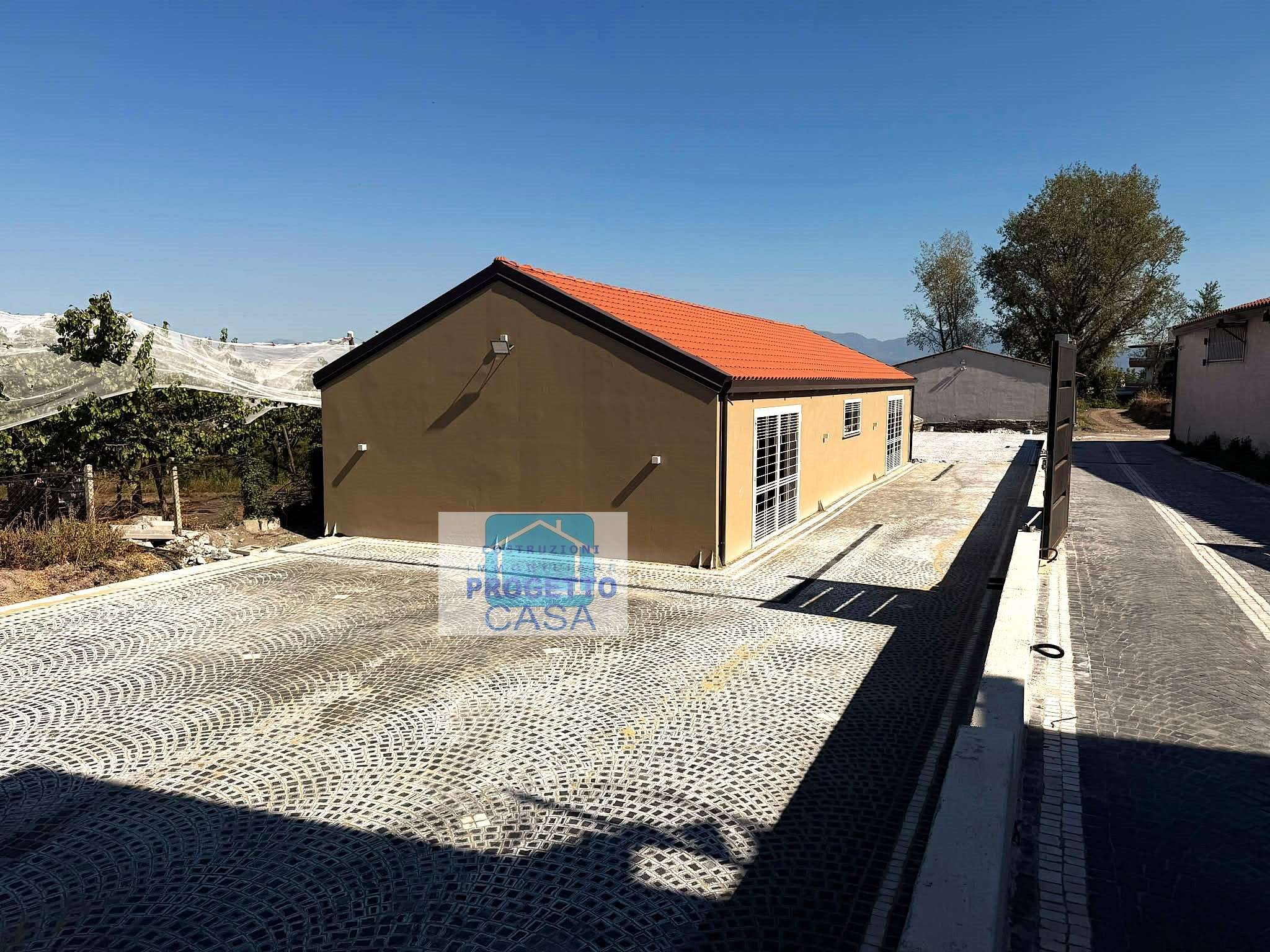 AFFITTI Locali commerciali a Somma Vesuviana – foto 1