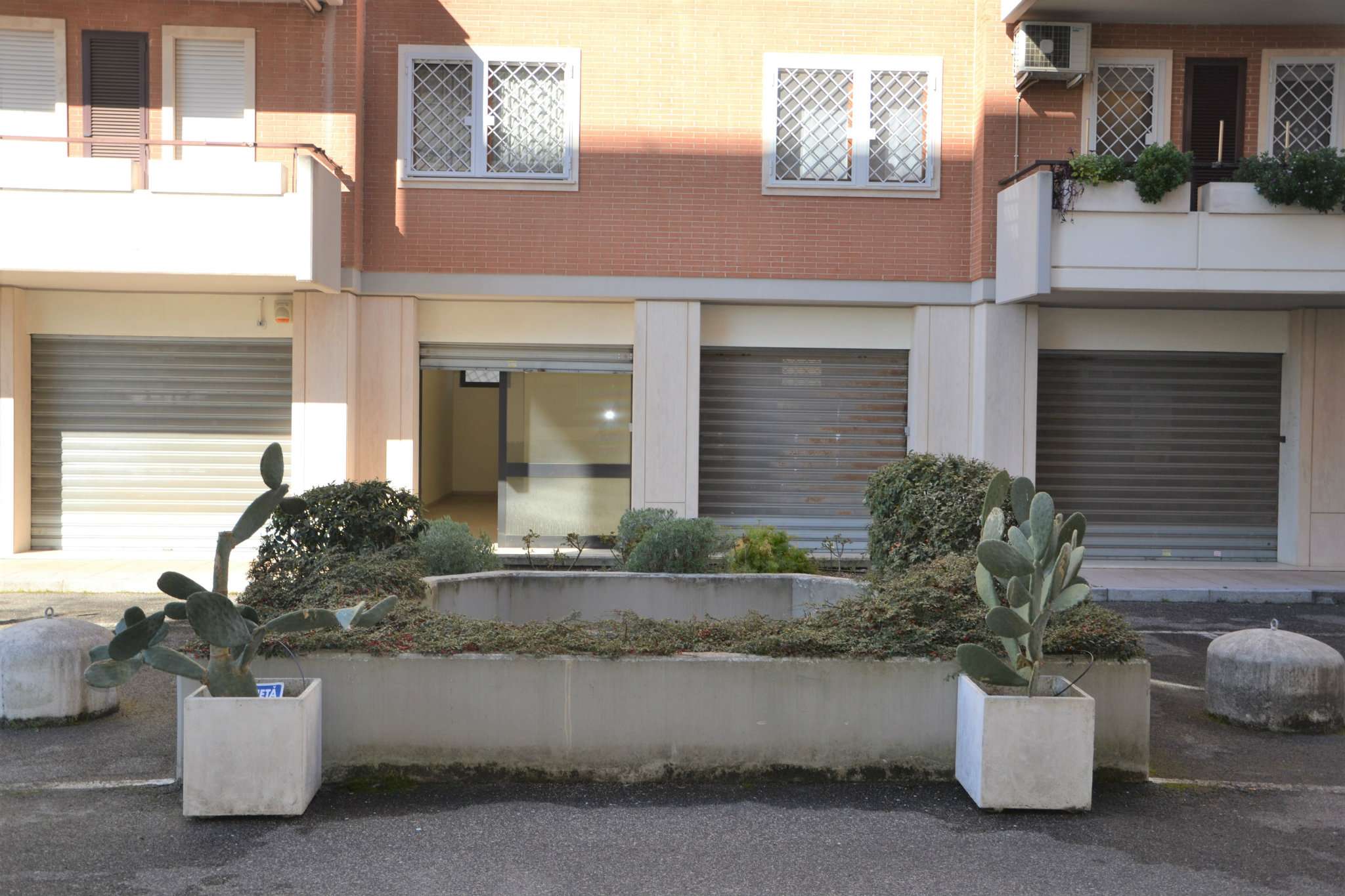 Negozio - Loc.Com. ROMA affitto  AURELIO (XVIII MUN.) Cesare Pascoletti punto immobiliare bravetta