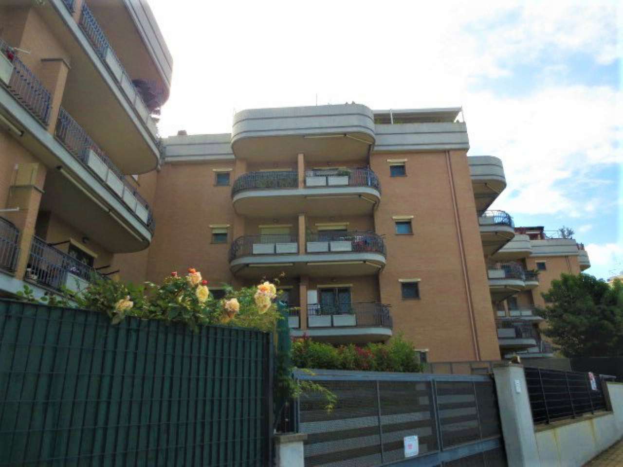 Appartamento ROMA vendita  CASETTA MATTEI Eugenio Maccagnani punto immobiliare bravetta