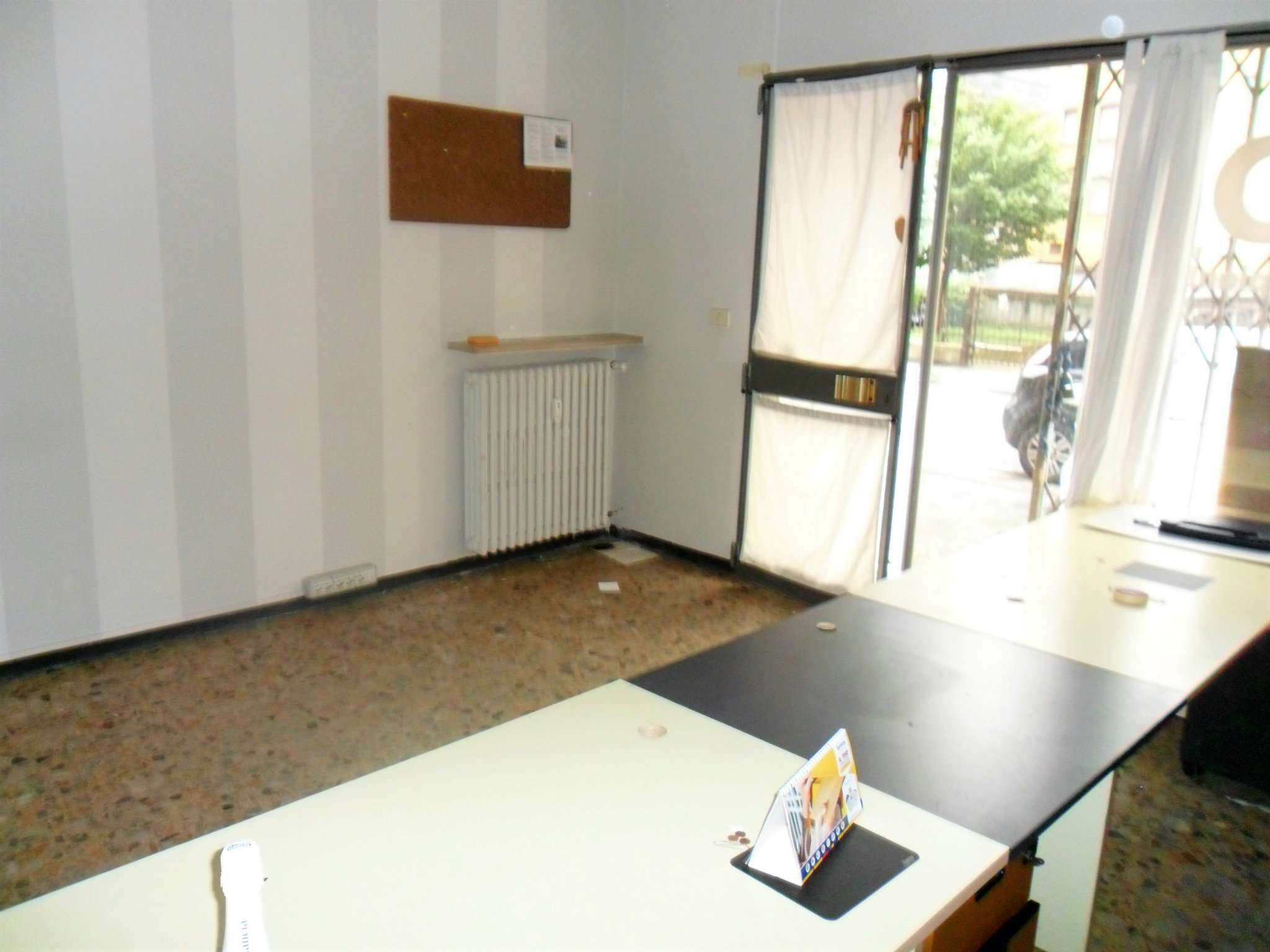 Negozio - Loc.Com. PARMA vendita  OLTRETORRENTE Buonarroti Michelangelo A CASA immobiliare