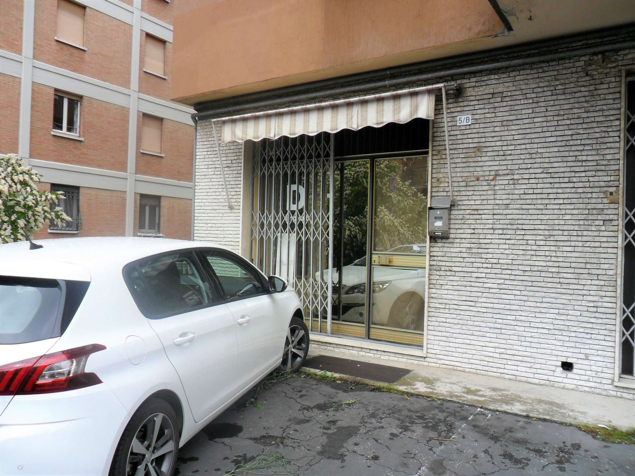 Negozio - Loc.Com. PARMA vendita  OLTRETORRENTE Buonarroti Michelangelo A CASA immobiliare