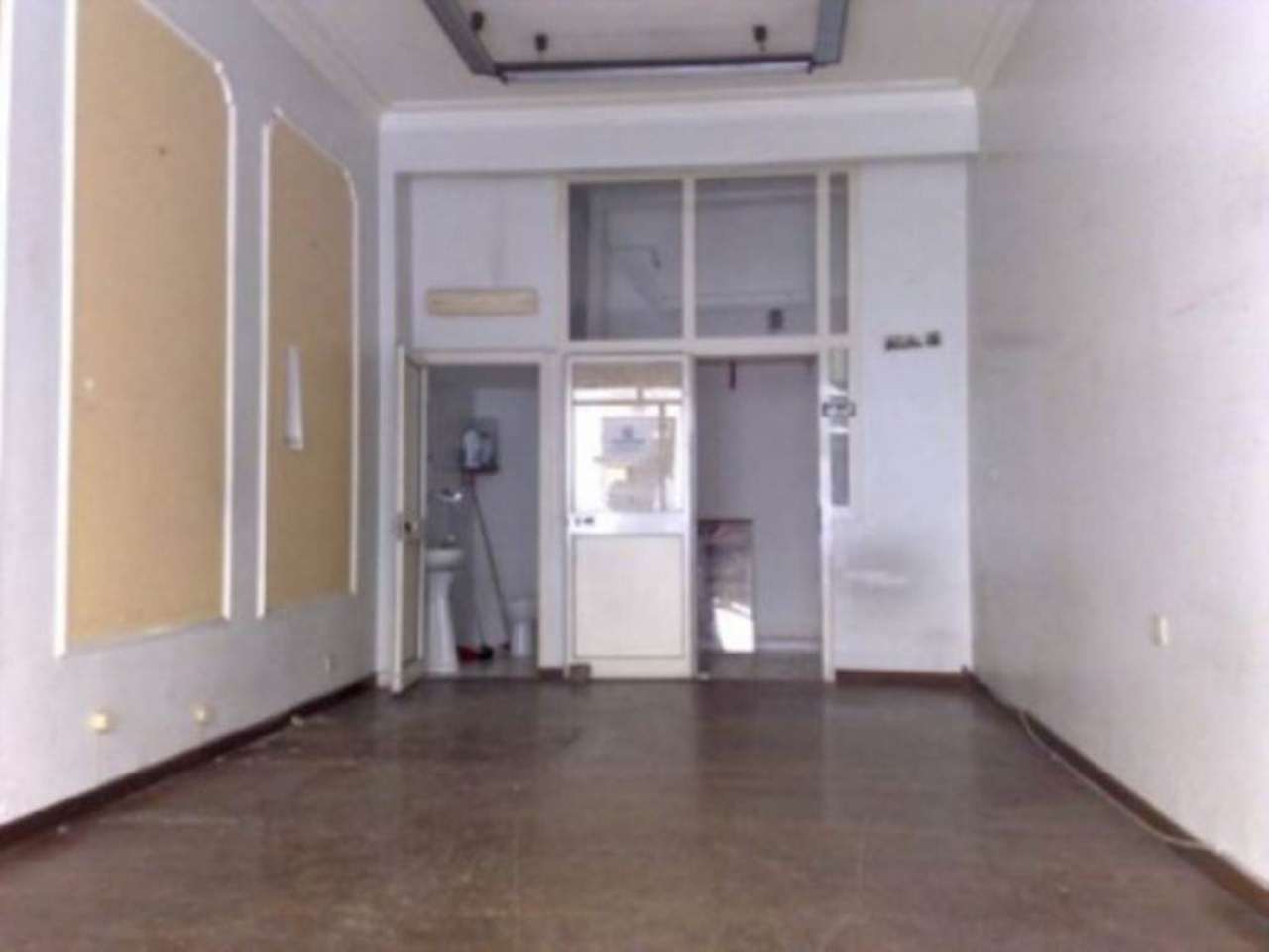 Negozio - Loc.Com. NAPOLI vendita  CHIAIA Andrea d'Isernia Solemya RE s.r.l.