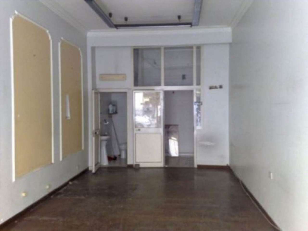 Negozio - Loc.Com. NAPOLI vendita  CHIAIA Andrea d'Isernia Solemya RE s.r.l.