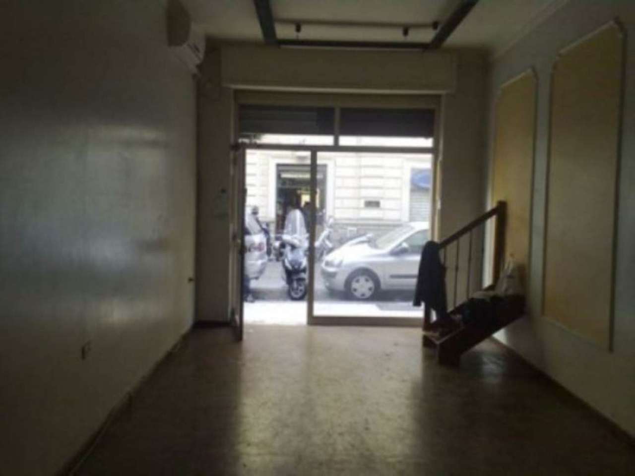 Negozio - Loc.Com. NAPOLI vendita  CHIAIA Andrea d'Isernia Solemya RE s.r.l.