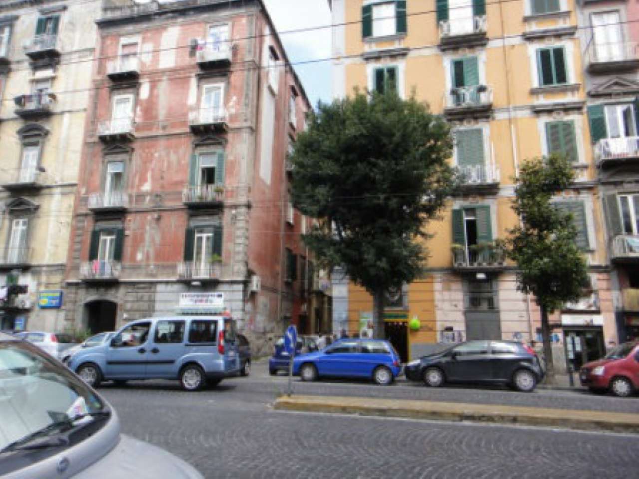  napoli vendita quart: foria solemya-re-s.r.l.
