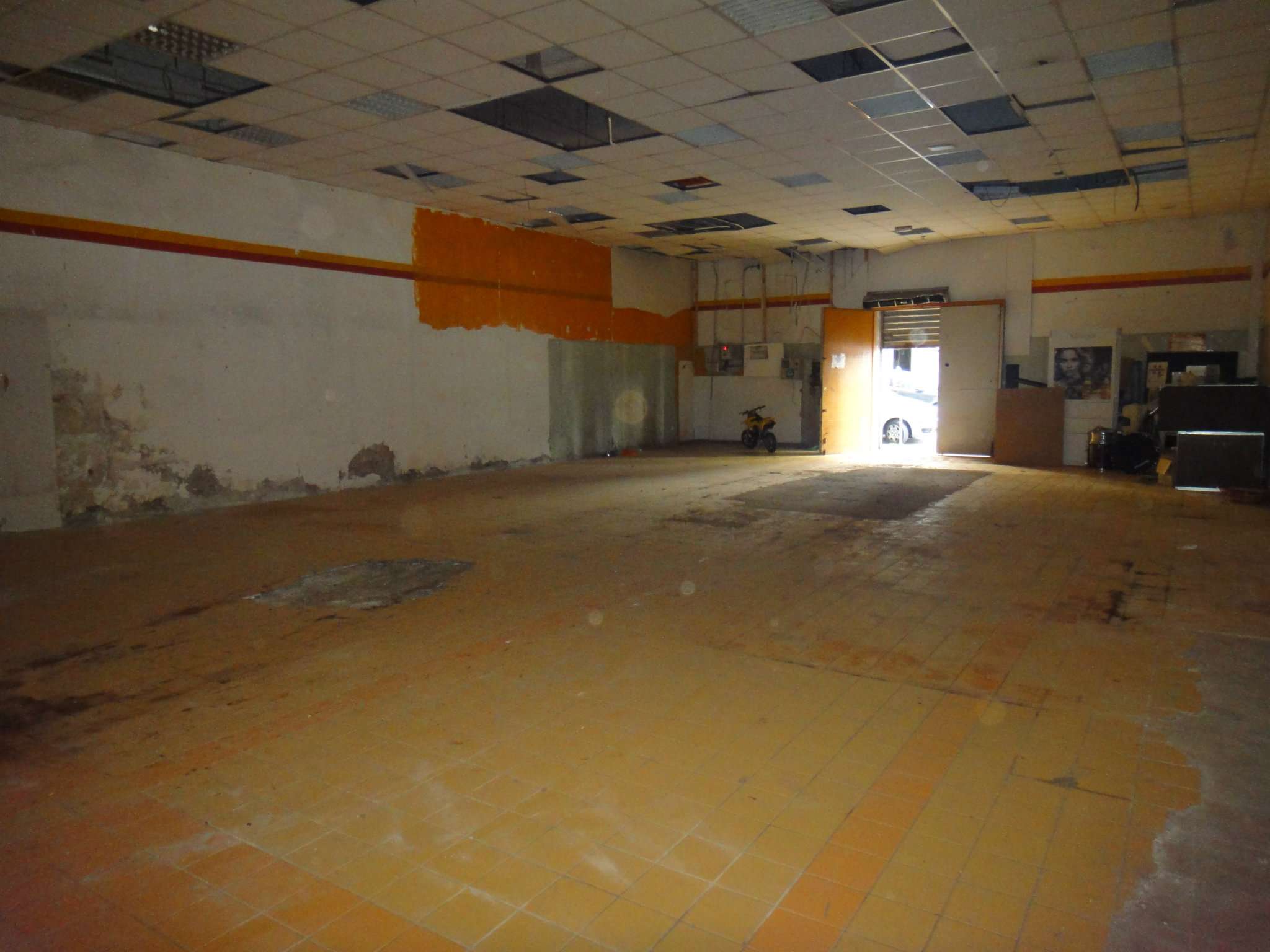 Negozio - Loc.Com. NAPOLI affitto   Scipione Rovito Solemya RE s.r.l.