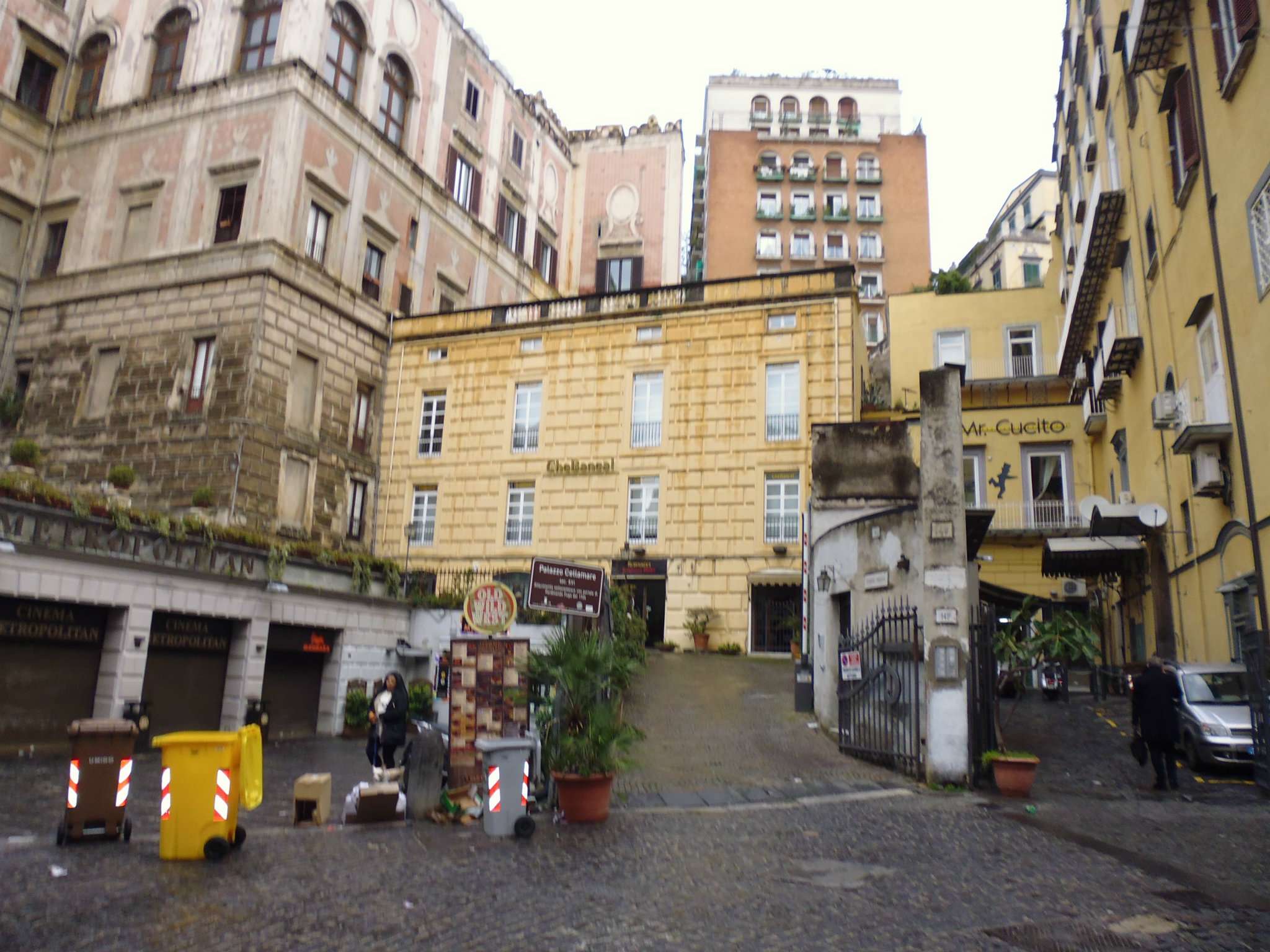 Negozio - Loc.Com. NAPOLI affitto  CHIAIA Via Chiaia Solemya RE s.r.l.