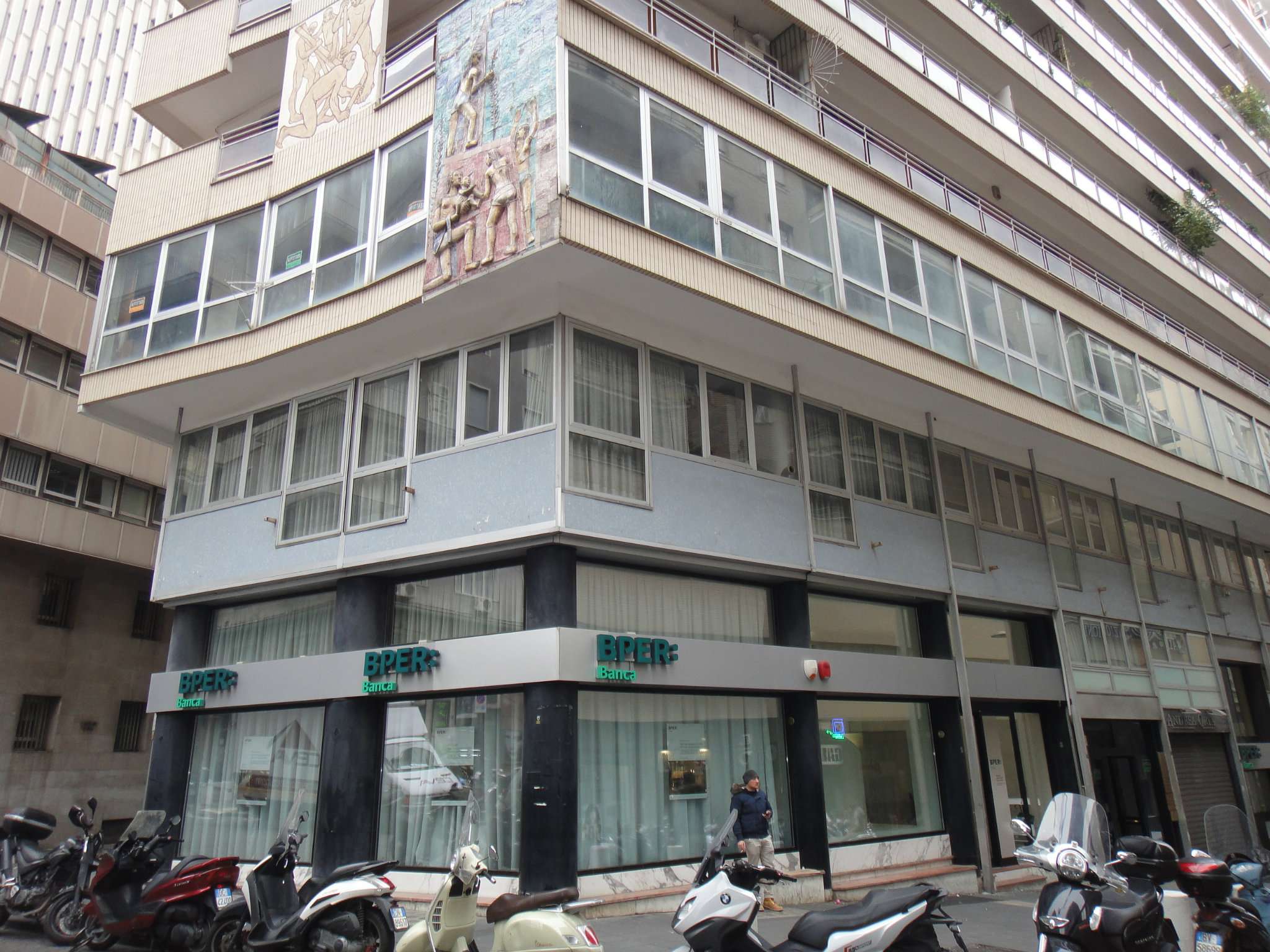  napoli affitto quart: mercato solemya-re-s.r.l.