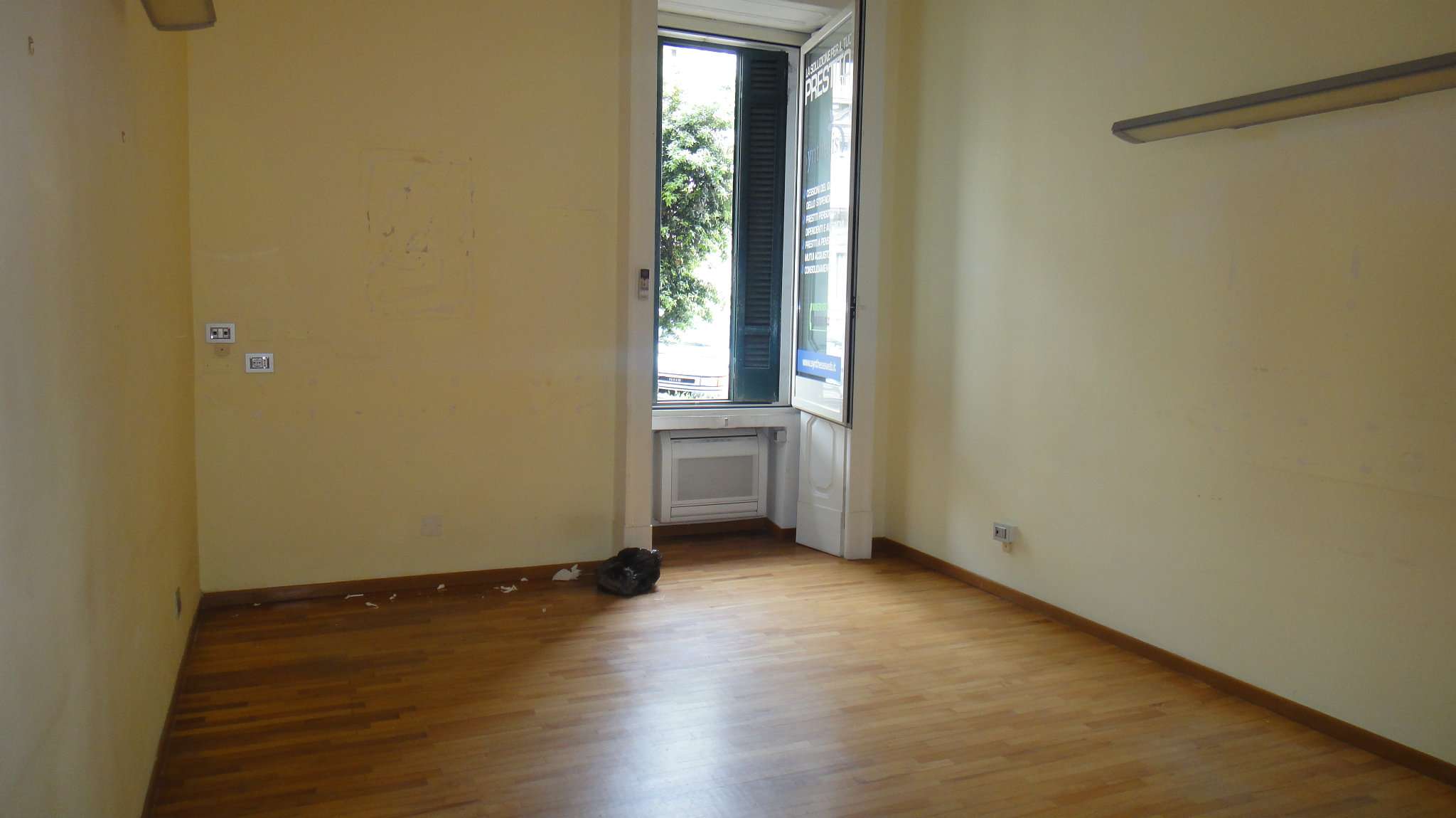 Ufficio - Loc.Com. NAPOLI affitto  CHIAIA Antonio Gramsci Solemya RE s.r.l.