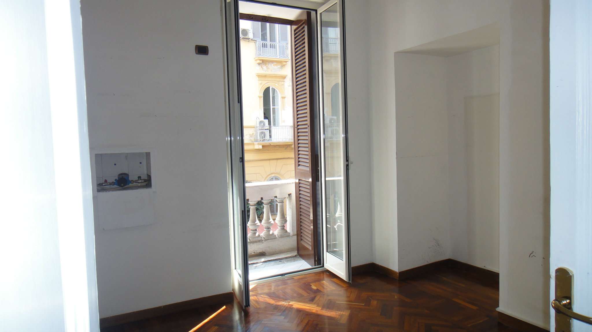 Ufficio - Loc.Com. NAPOLI affitto  CHIAIA Gramsci Solemya RE s.r.l.