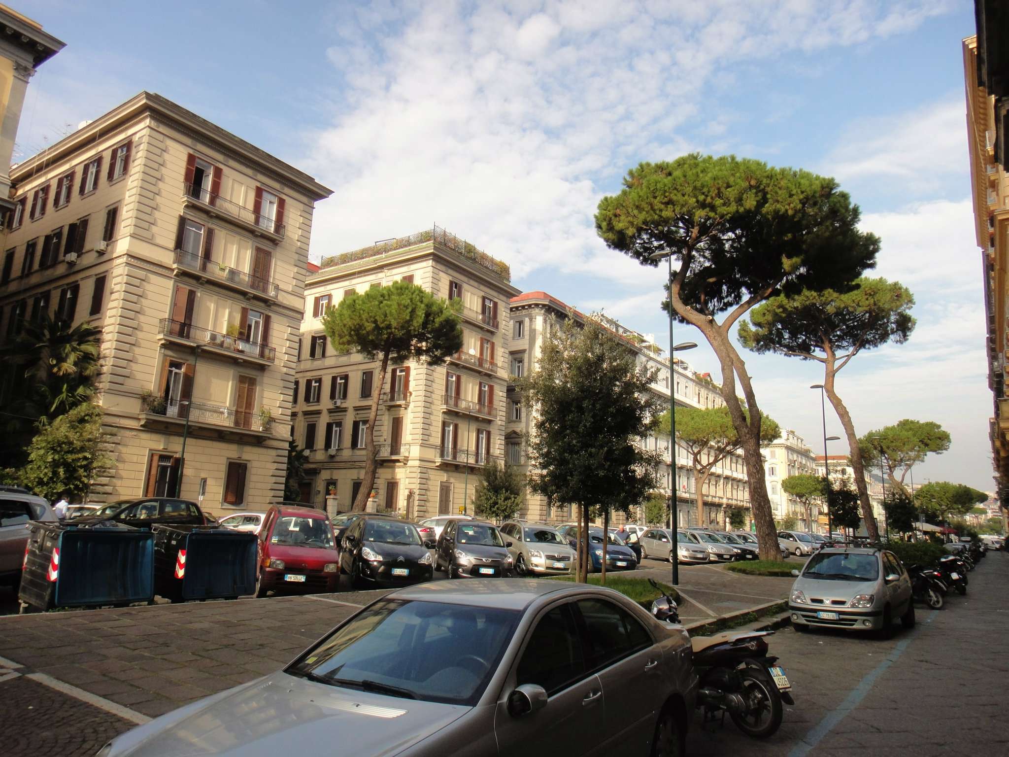  napoli affitto quart: chiaia solemya-re-s.r.l.