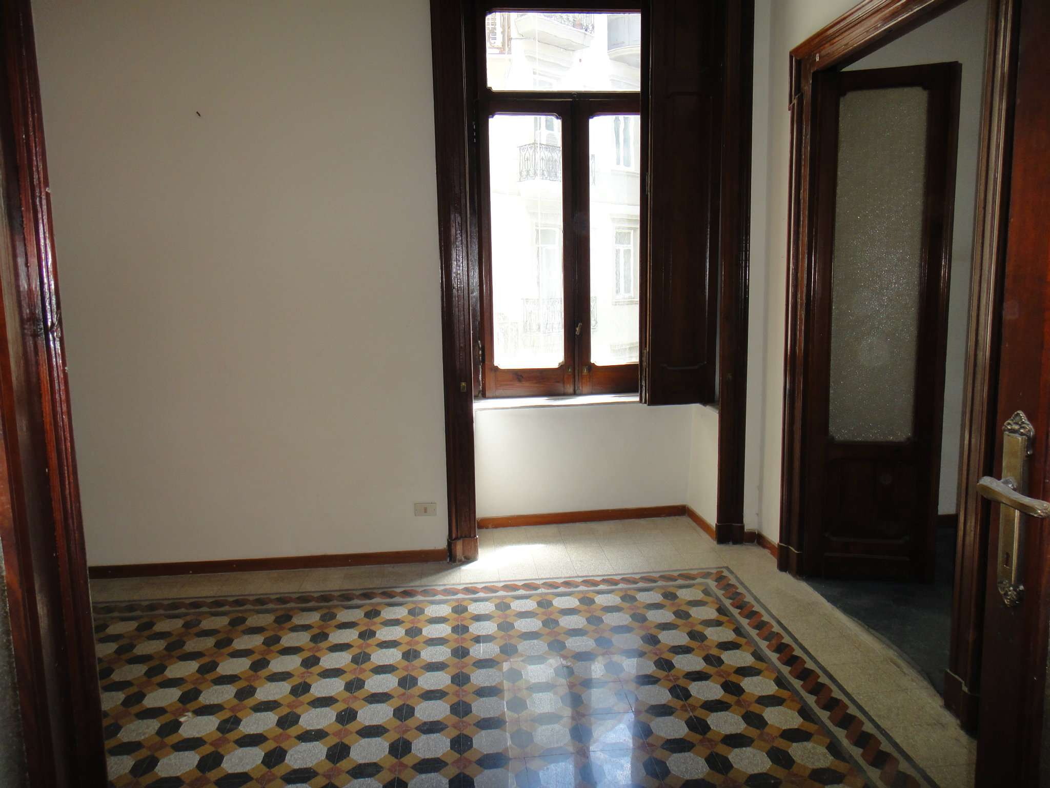  napoli affitto quart: chiaia solemya-re-s.r.l.
