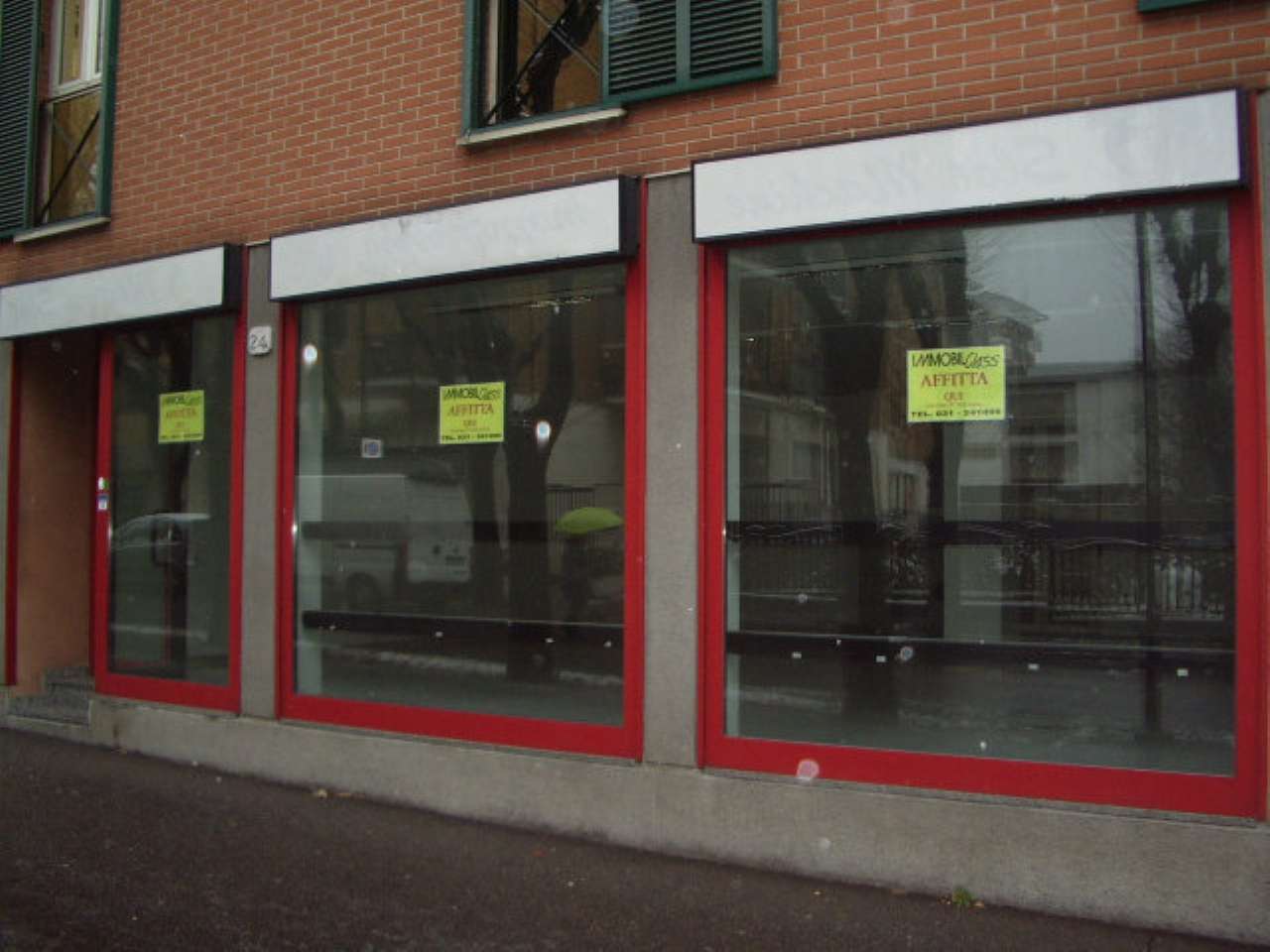Negozio - Loc.Com. COMO affitto  BORGHI Leoni Immobilclass S.a.s.
