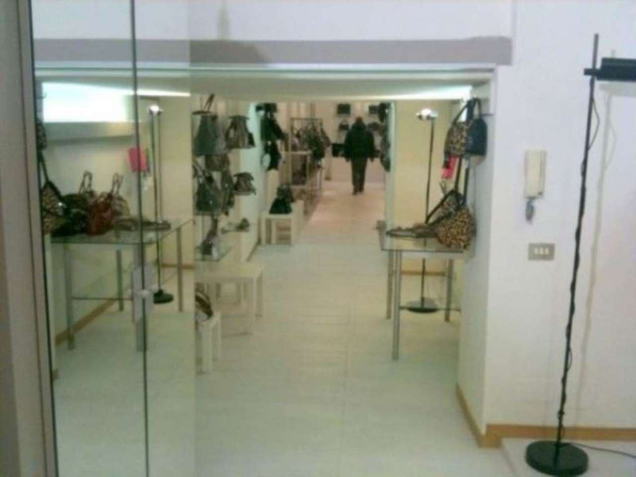Negozio - Loc.Com. MILANO vendita  FIERA Giovanni Rotondi GIUSO IMMOBILIARE DI GIUSO GIORDANA