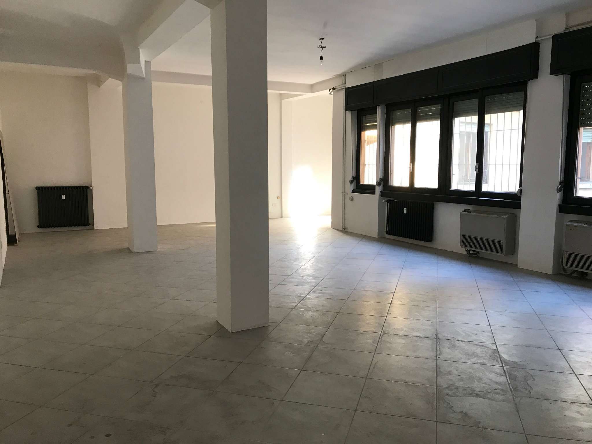 Ufficio - Loc.Com. MILANO affitto  CENTRO STORICO Magenta IMMOBILIARE LUISA PIROVANO