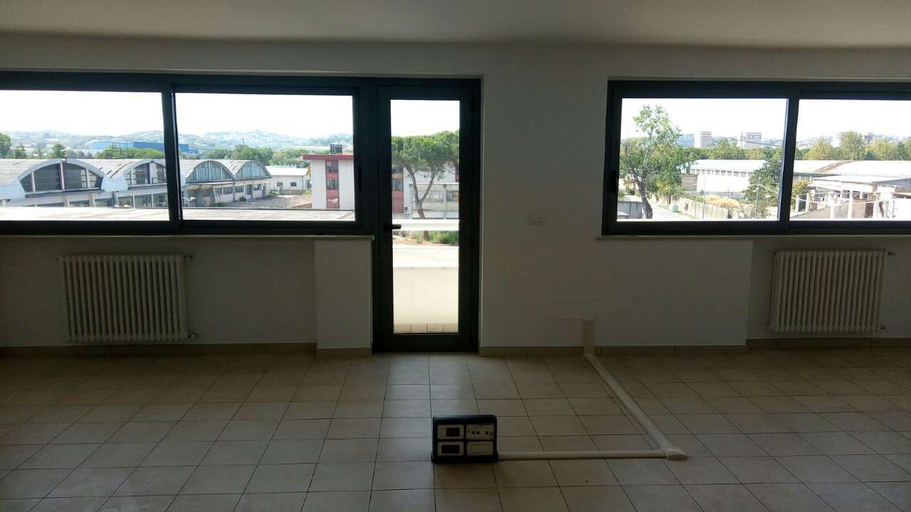 Ufficio - Loc.Com. PESCARA affitto   ALBEGNA Italia Affitti