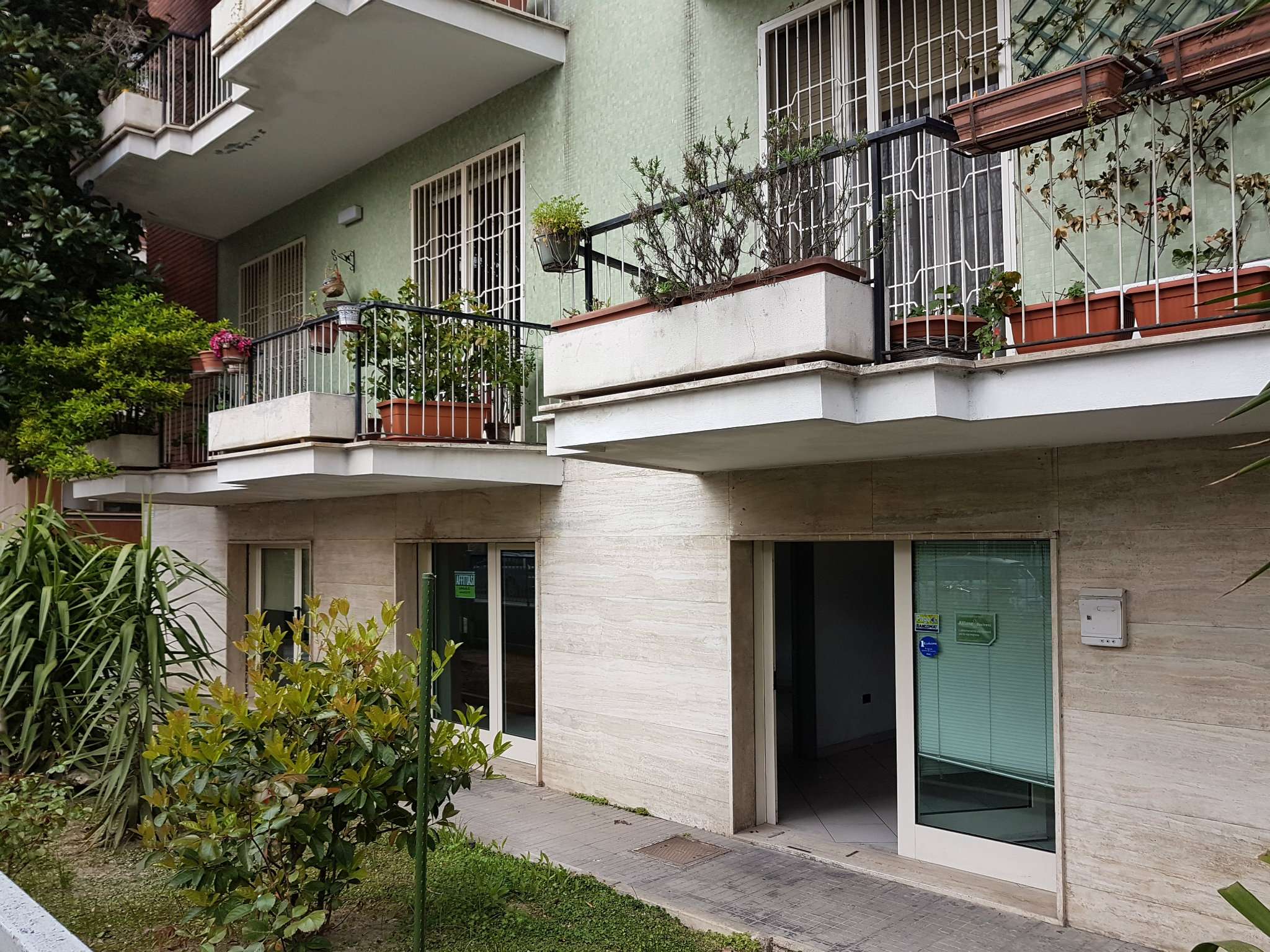 Ufficio - Loc.Com. PESCARA affitto   regina elena Italia Affitti