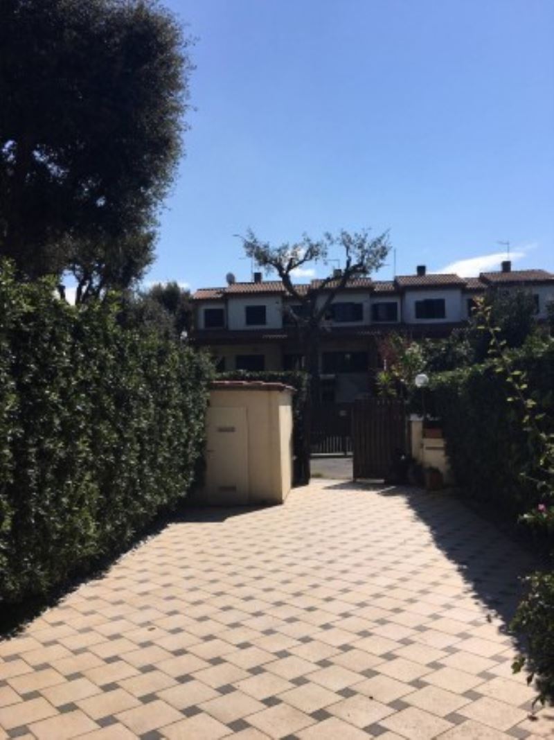 villa affiancata - schiera fiumicino vendita   toscano fregene