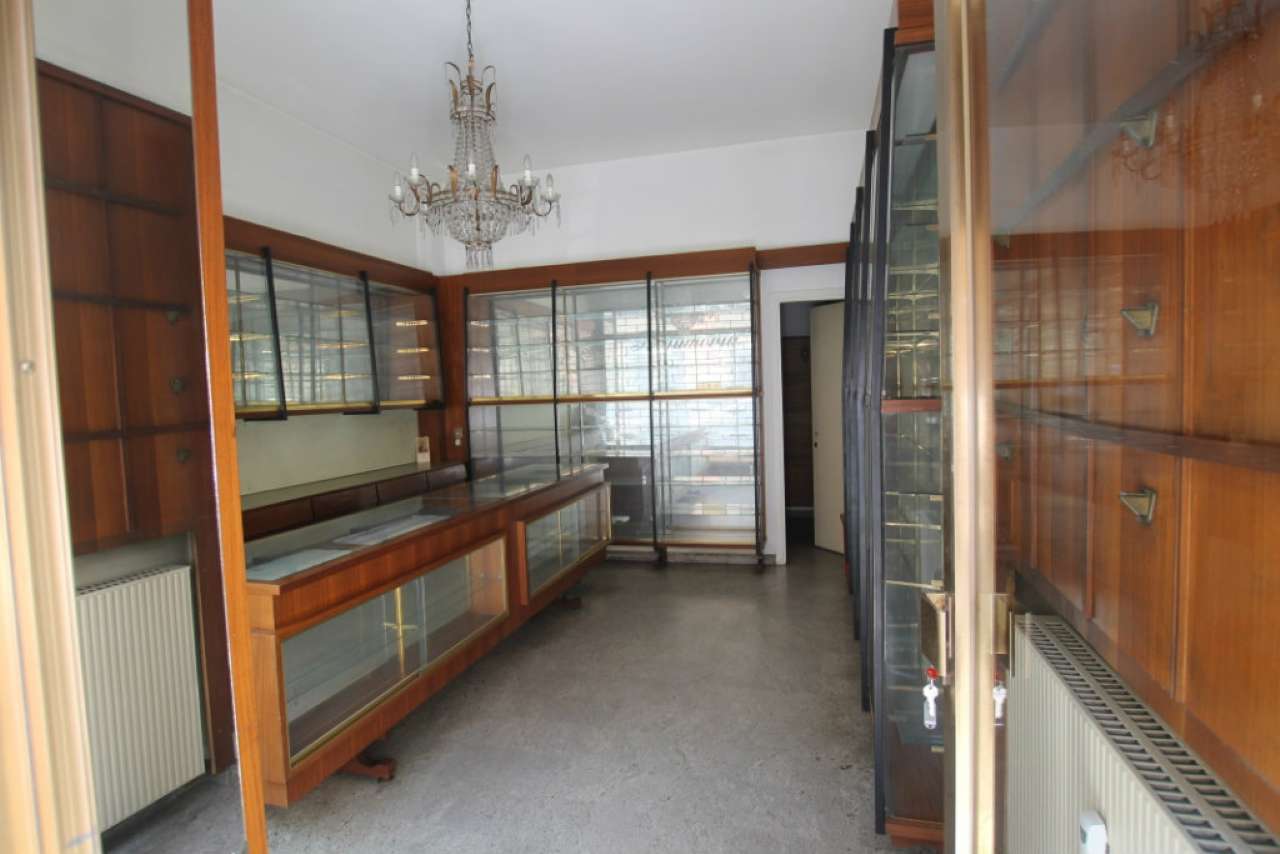 Negozio - Loc.Com. PADOVA vendita  CENTRO SAN FRANCESCO IDEA CASA IMMOBILIARE SAS