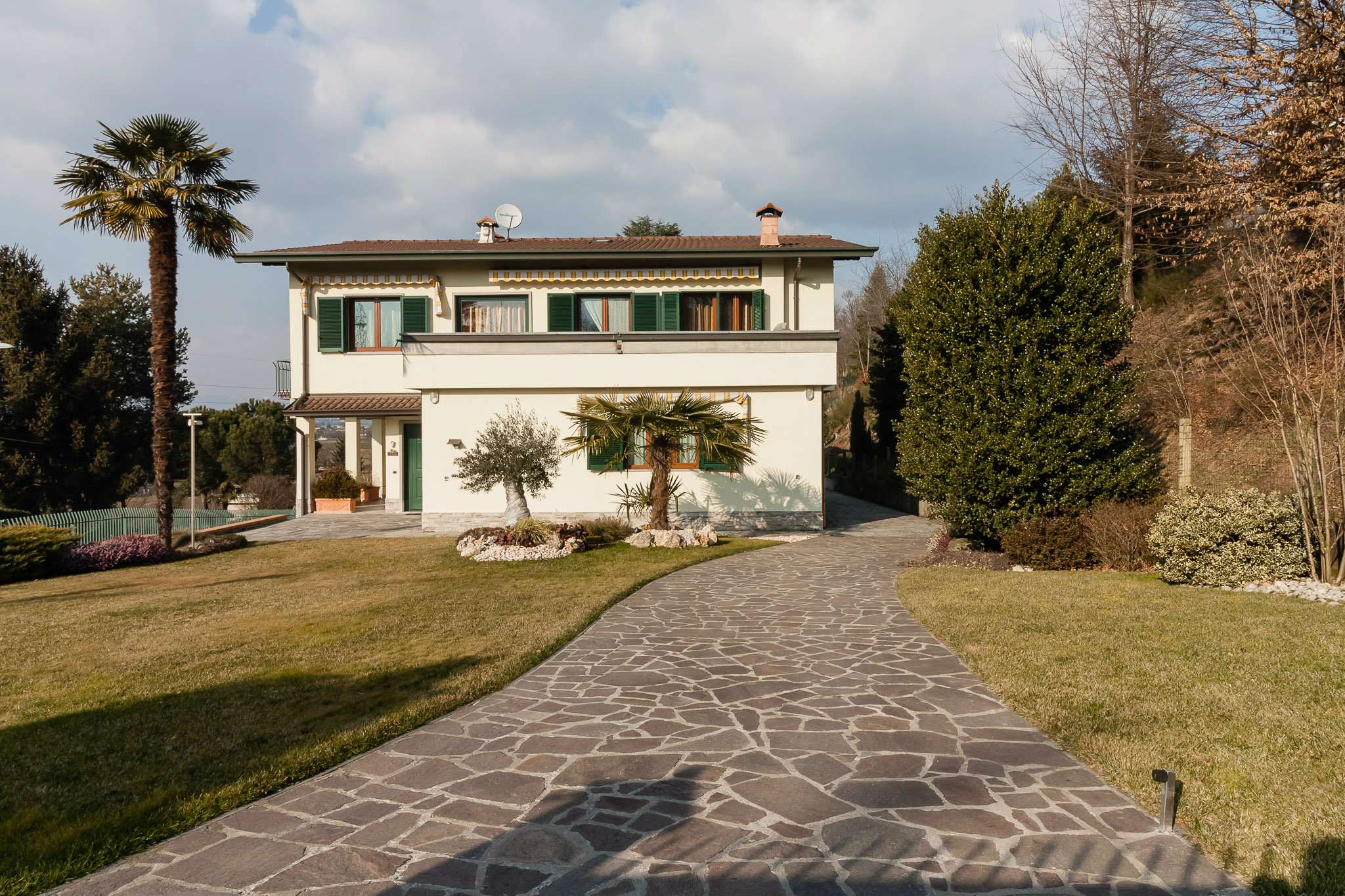  cassano magnago vendita quart:  remax experience