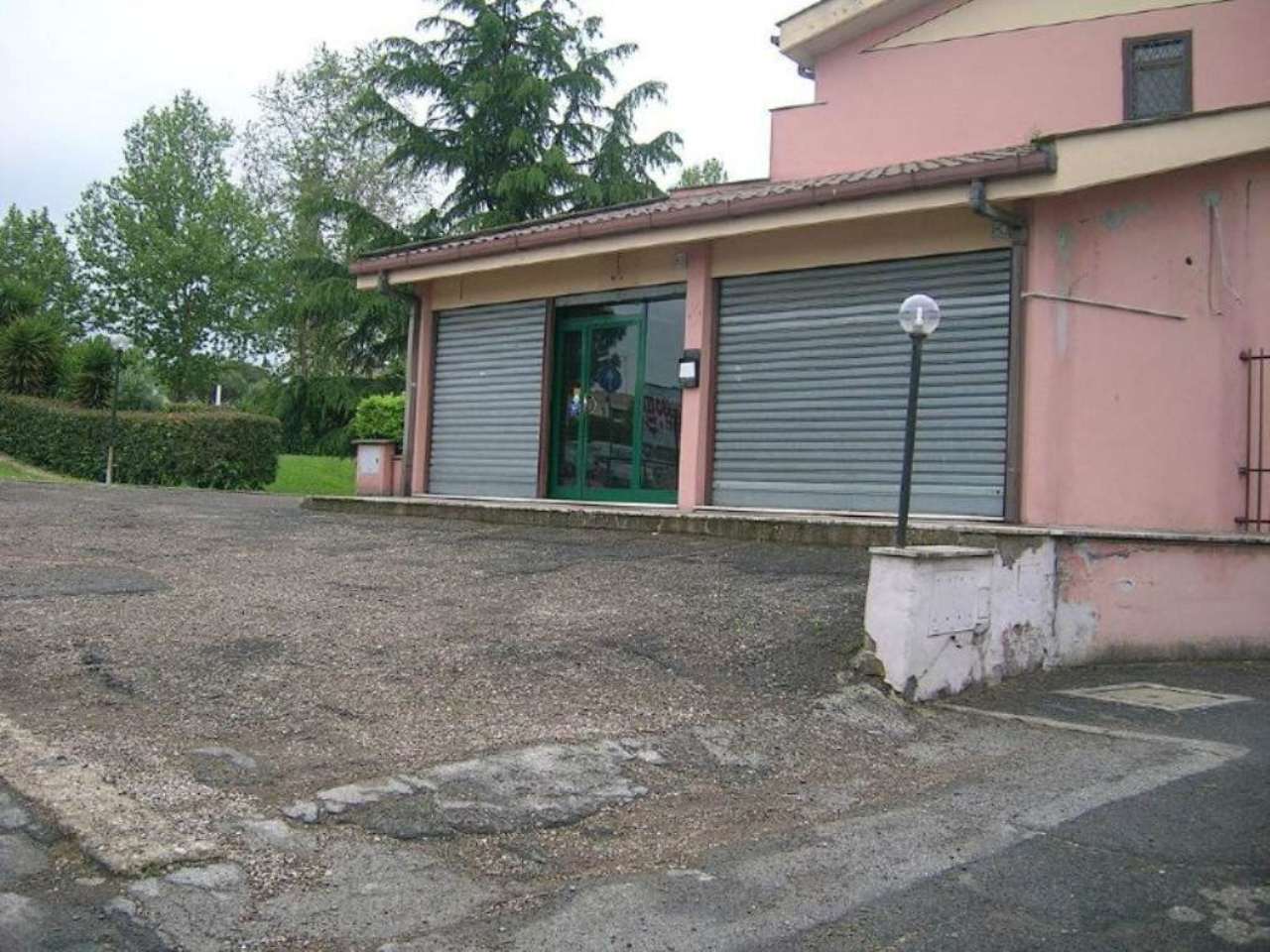 Negozio - Loc.Com. ROMA vendita  FINOCCHIO  URBANA INSIEME SRL
