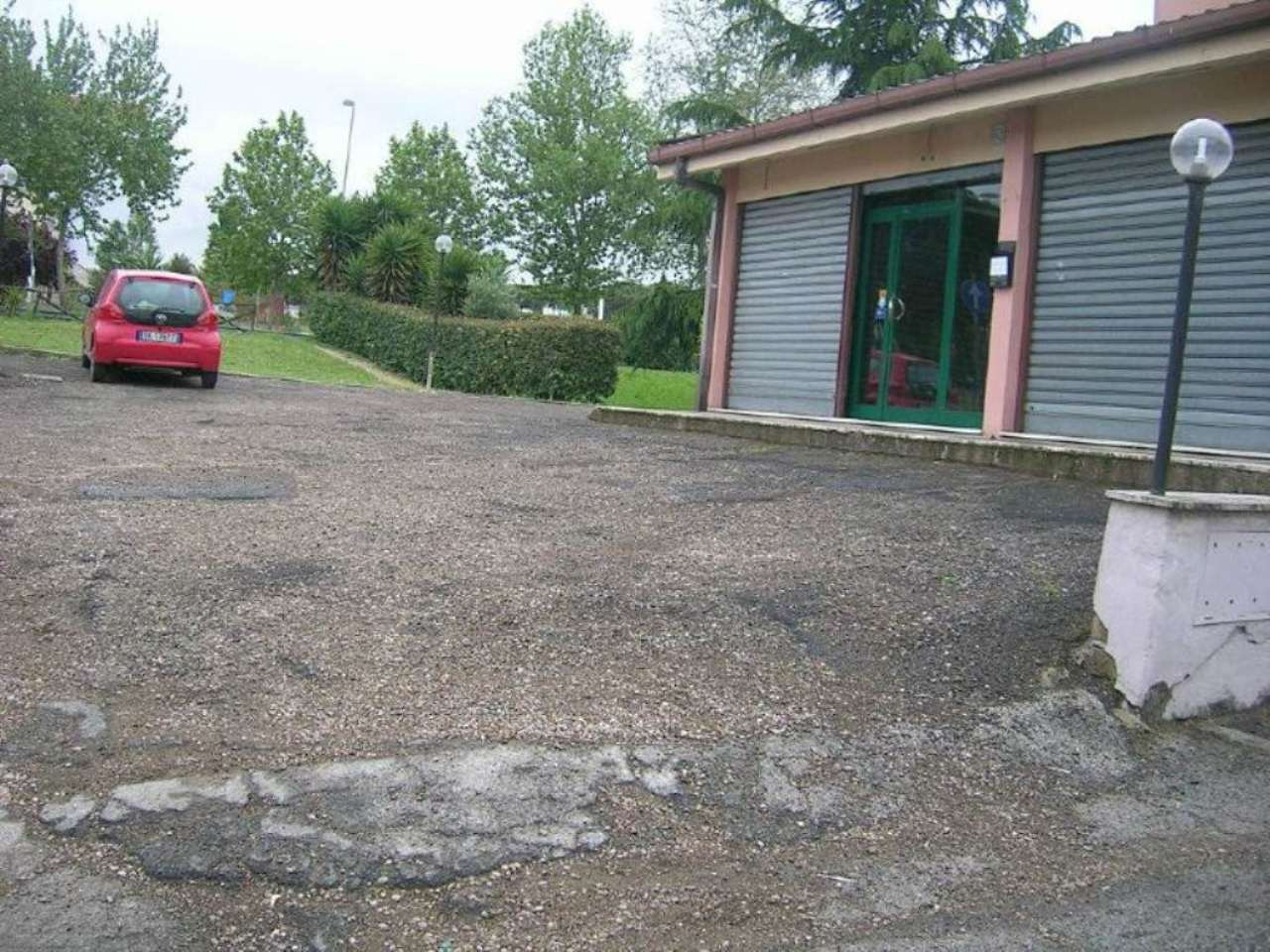 Negozio - Loc.Com. ROMA vendita  FINOCCHIO  URBANA INSIEME SRL