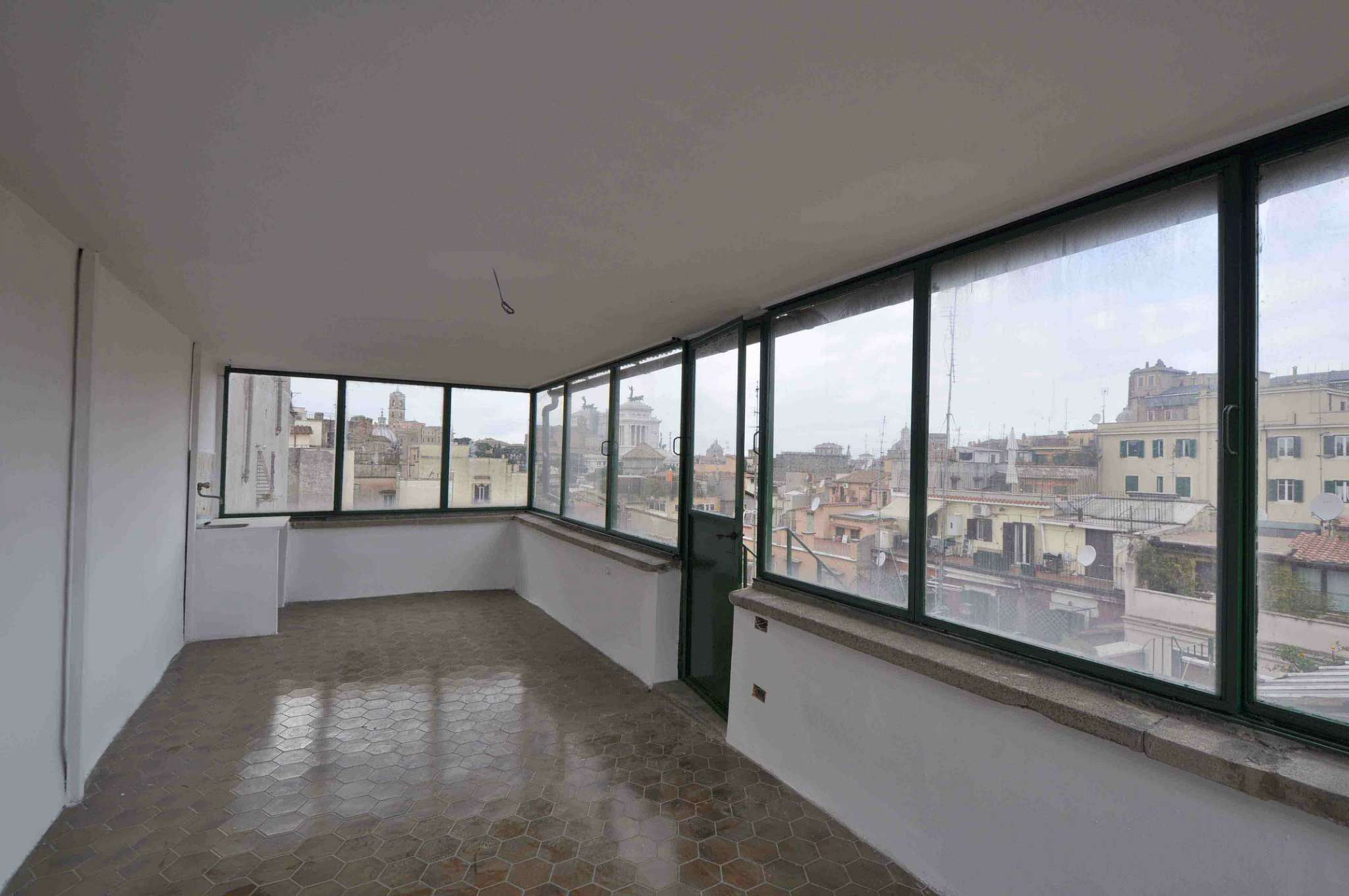 Attico ROMA vendita  Centro storico  URBANA INSIEME SRL