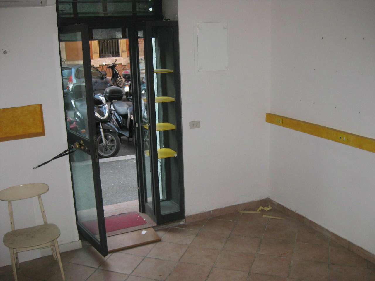 Negozio - Loc.Com. ROMA affitto  TRIESTE (II MUN.)  URBANA INSIEME SRL