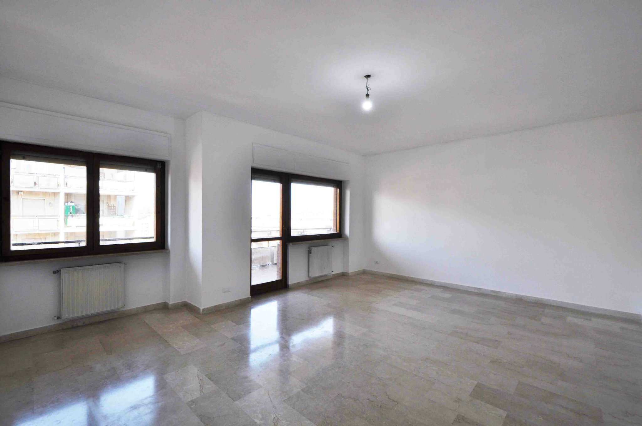 Appartamento ROMA vendita  EUROPA  Via Vitaliano Brancati URBANA INSIEME SRL