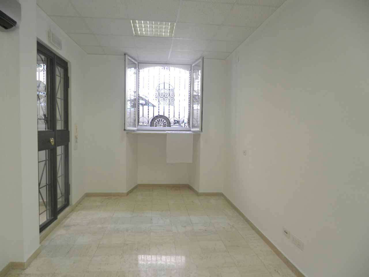 Ufficio - Loc.Com. ROMA affitto  Centro storico Via Cavour URBANA INSIEME SRL