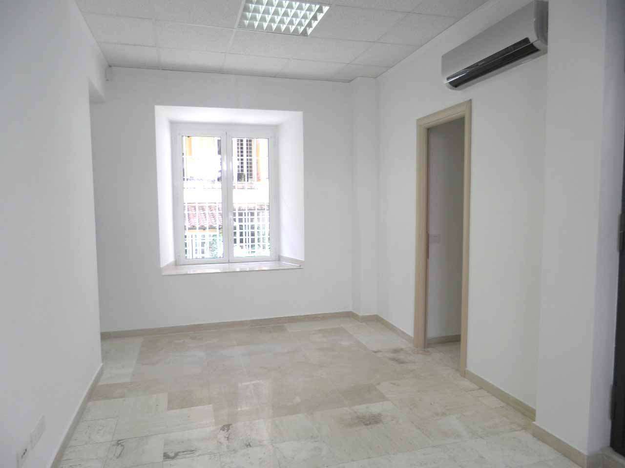 Ufficio - Loc.Com. ROMA affitto  Centro storico Via Cavour URBANA INSIEME SRL