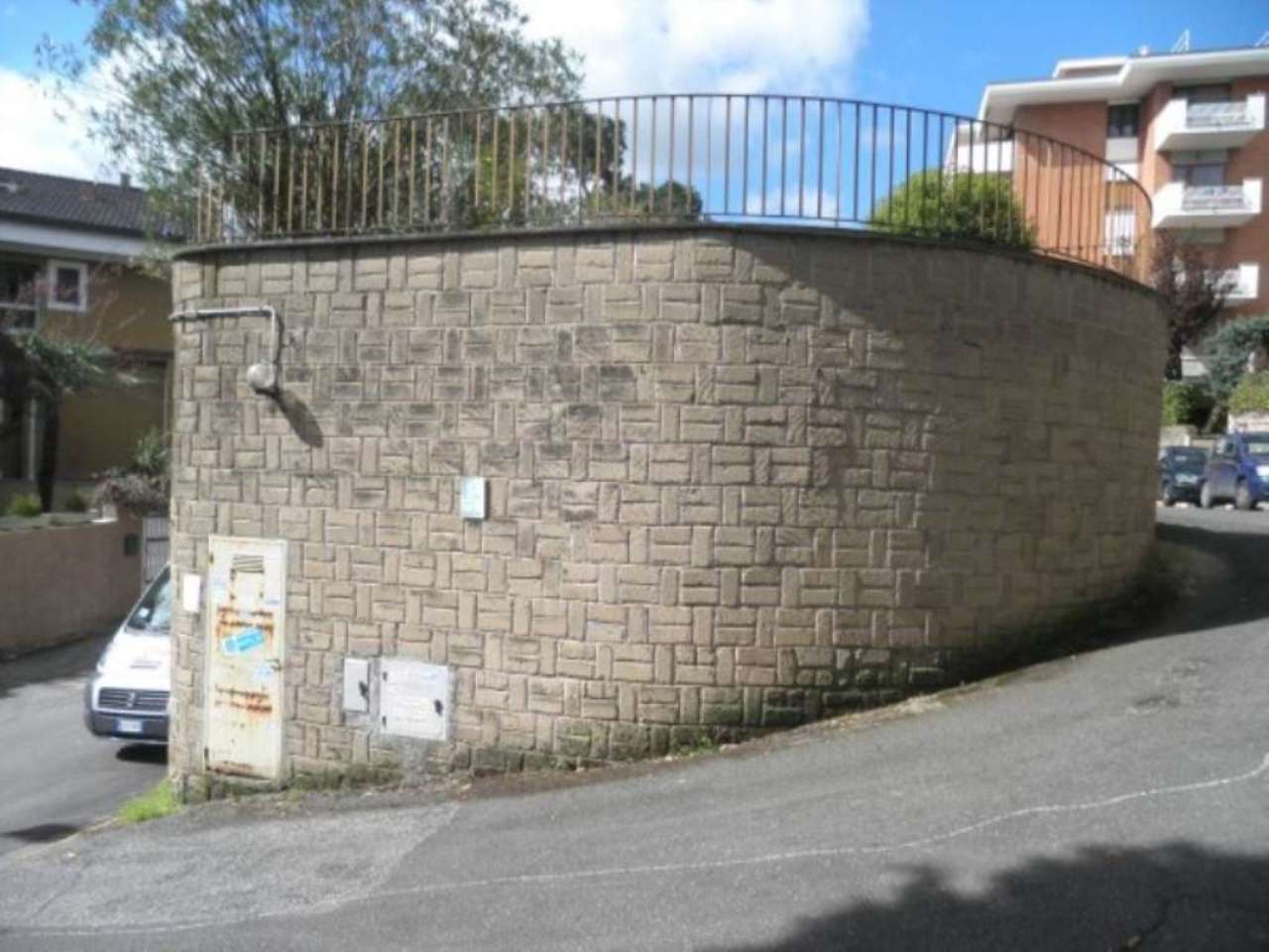 Negozio - Loc.Com. ROMA vendita  LA GIUSTINIANA(ZONA DELLA XX MUN.)  URBANA INSIEME SRL