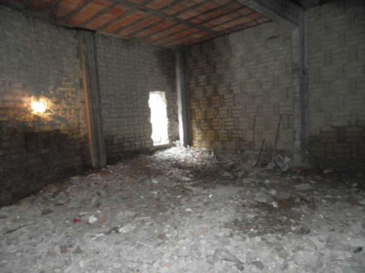 Negozio - Loc.Com. ROMA vendita  LA GIUSTINIANA(ZONA DELLA XX MUN.)  URBANA INSIEME SRL