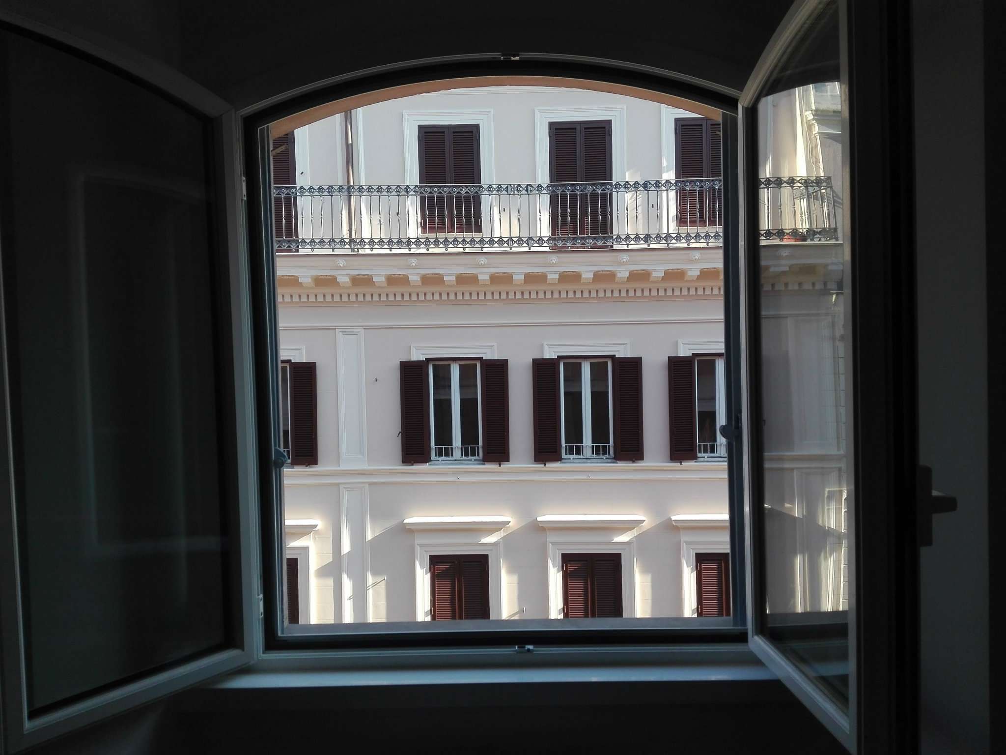 Ufficio - Loc.Com. ROMA affitto  Centro storico SAN LORENZO IN LUCINA GALA GRUPPO IMMOBILIARE