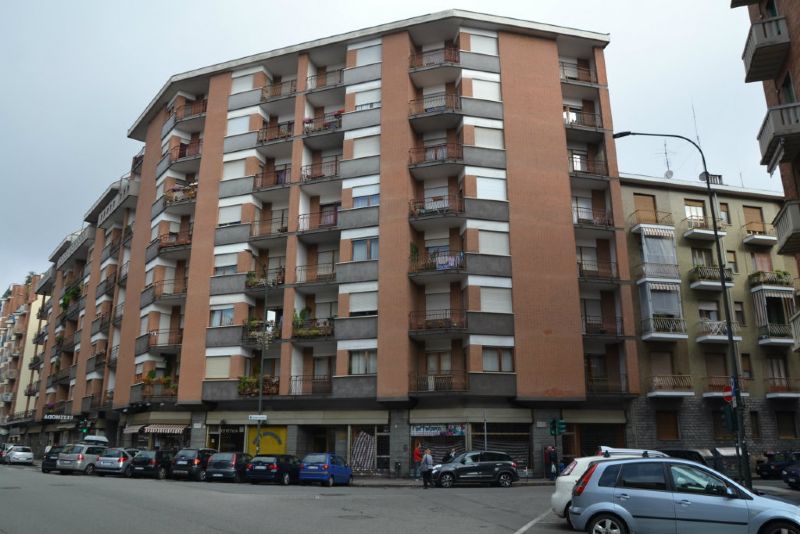 Negozio - Loc.Com. TORINO vendita  AURORA Cherubini ANTONELLA BOZZO STUDIO IMMOBILIARE