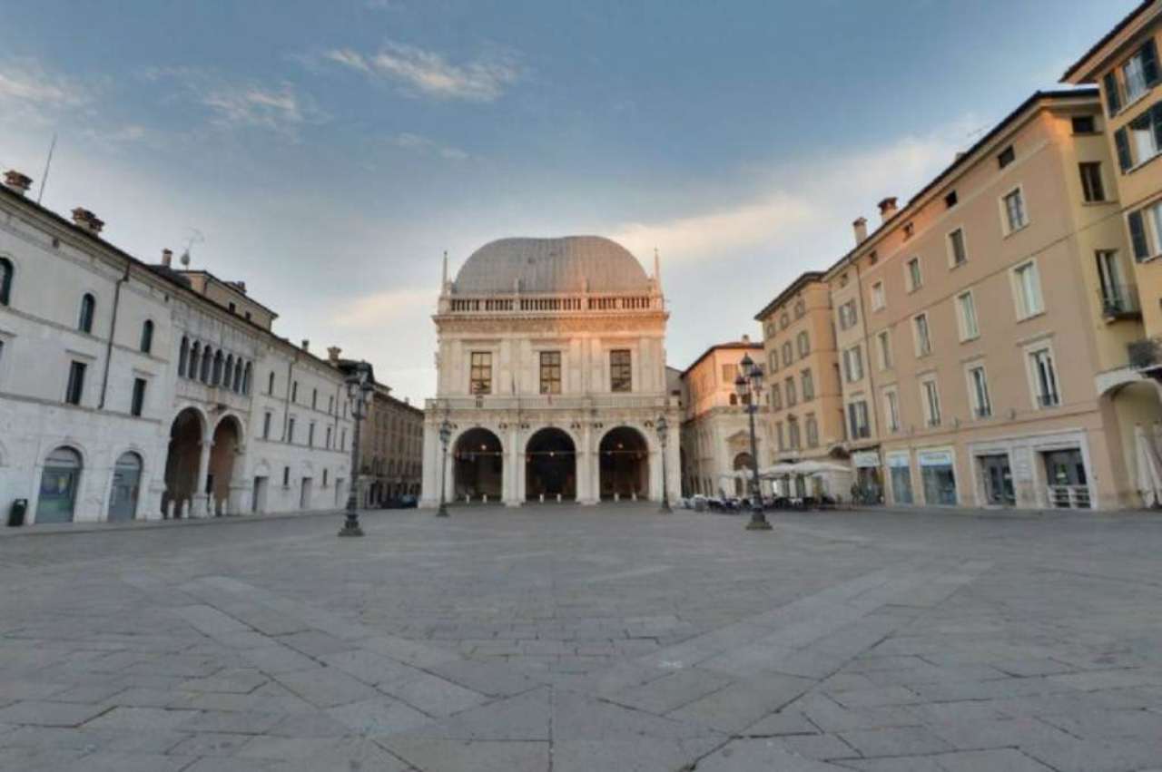 Stabile intero - Palazzo BRESCIA vendita  CENTRO STORICO PREGIATO Beccaria STUDIO ZILETTI SRL