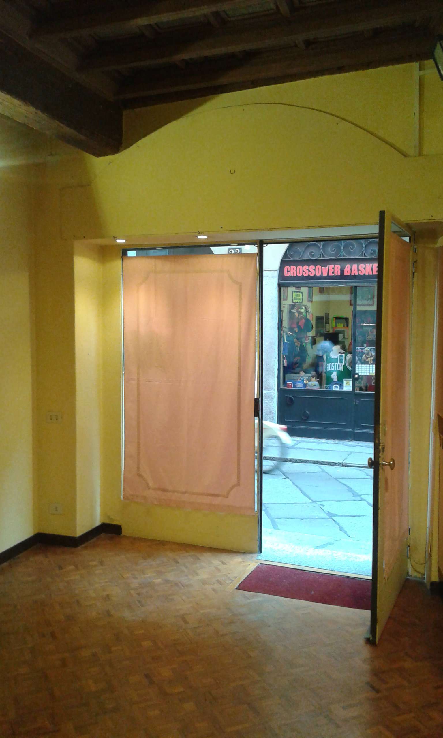 Negozio - Loc.Com. MILANO vendita  CENTRO STORICO  STUDIO IMMOBILIARE VERCELLI