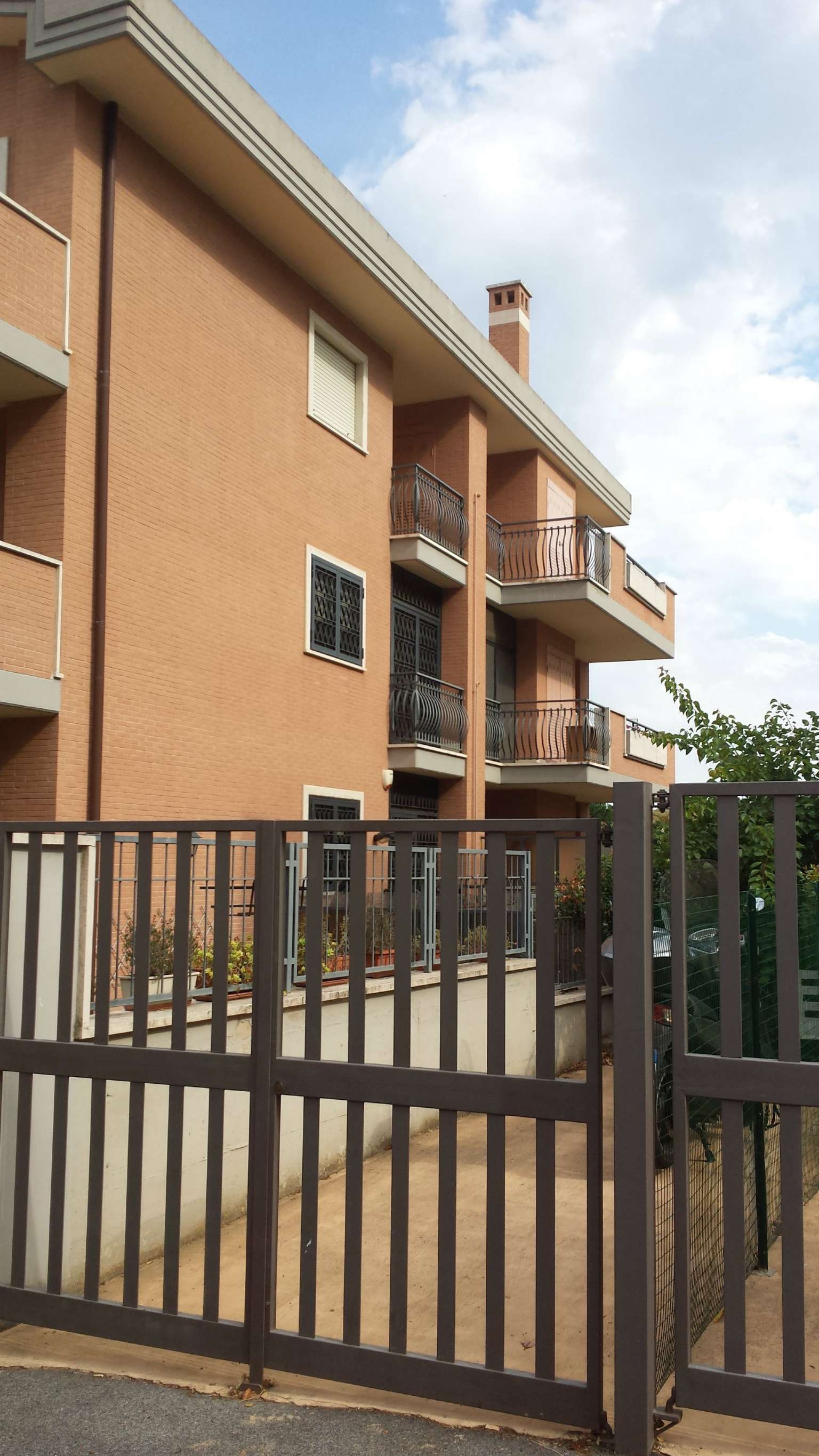 Appartamento ROMA vendita  LA GIUSTINIANA(ZONA DELLA XX MUN.) via vittorio marimpietri DG Immobiliare