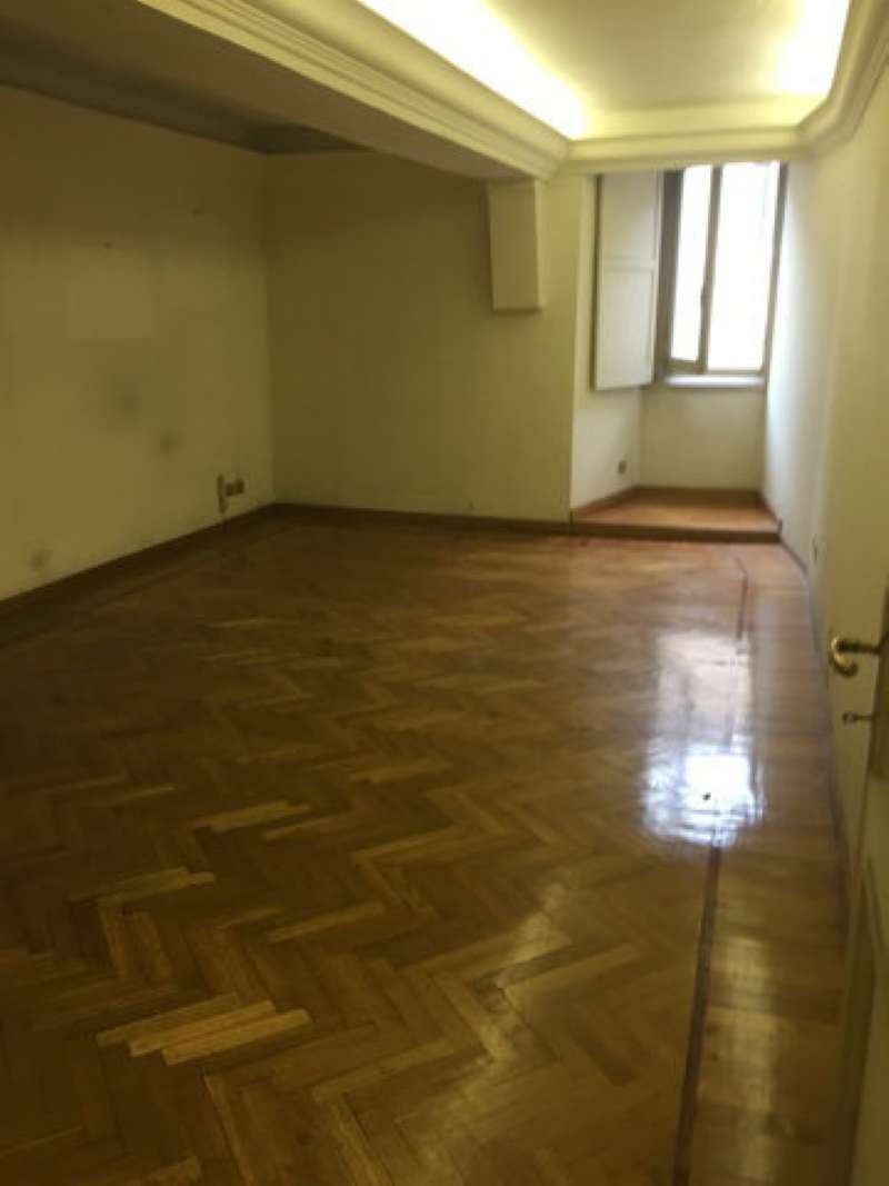 Ufficio - Loc.Com. ROMA affitto  Centro storico SS. Apostoli RE MATTONE