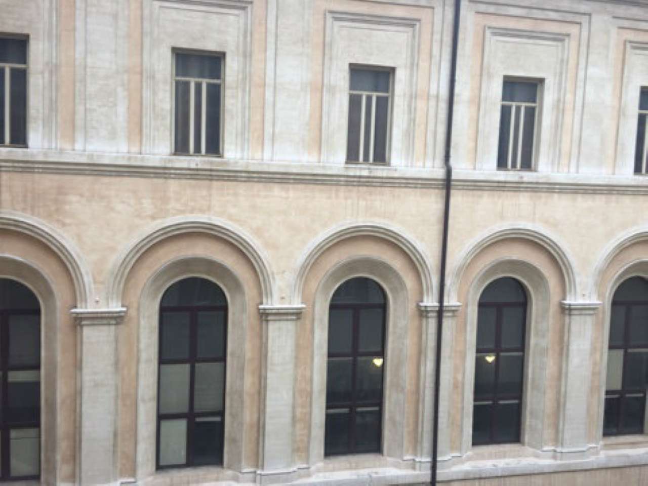 Ufficio - Loc.Com. ROMA affitto  Centro storico SS. Apostoli RE MATTONE