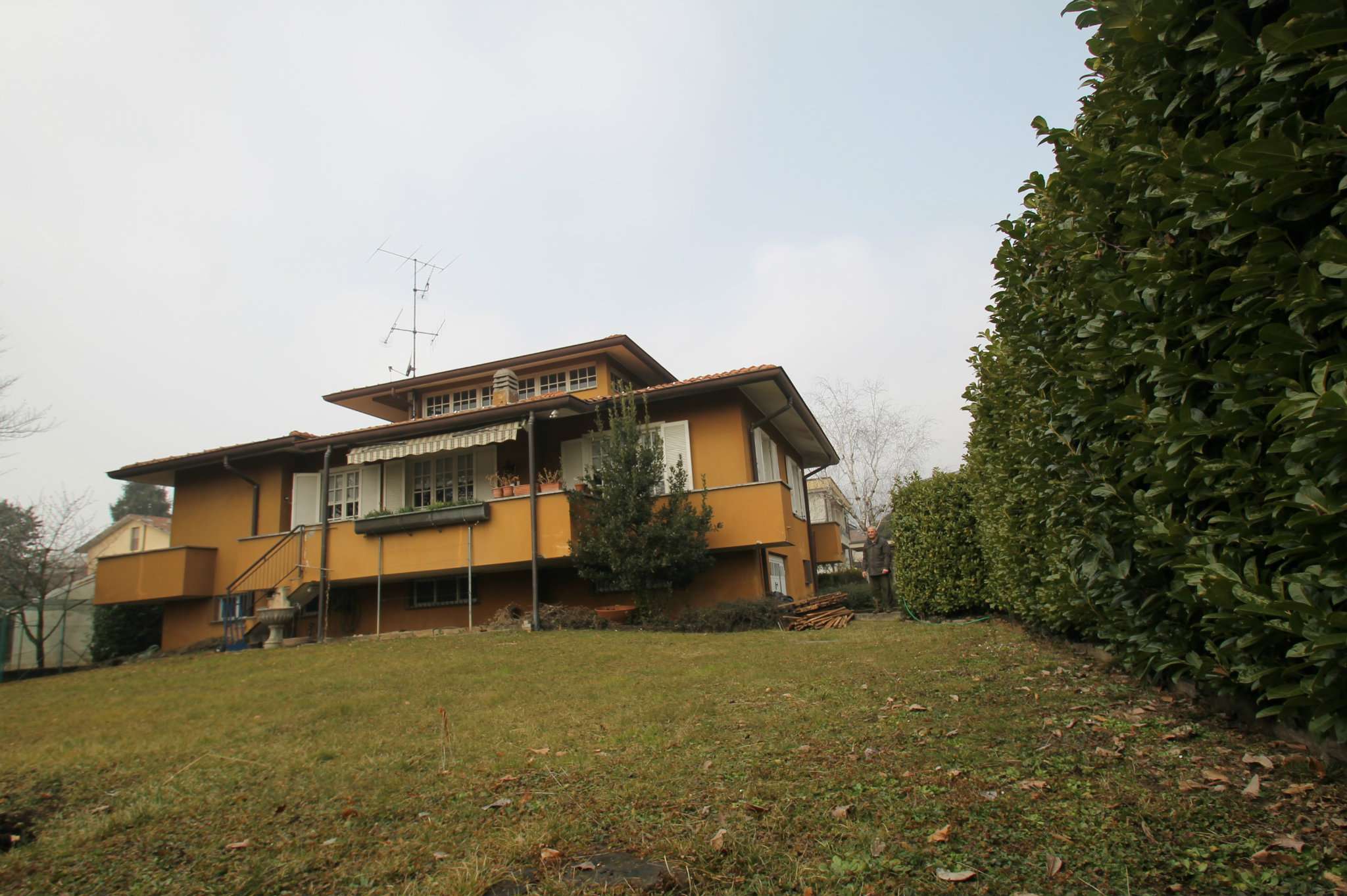 Villa ERBA vendita   monte bollettone Studio Luraschi