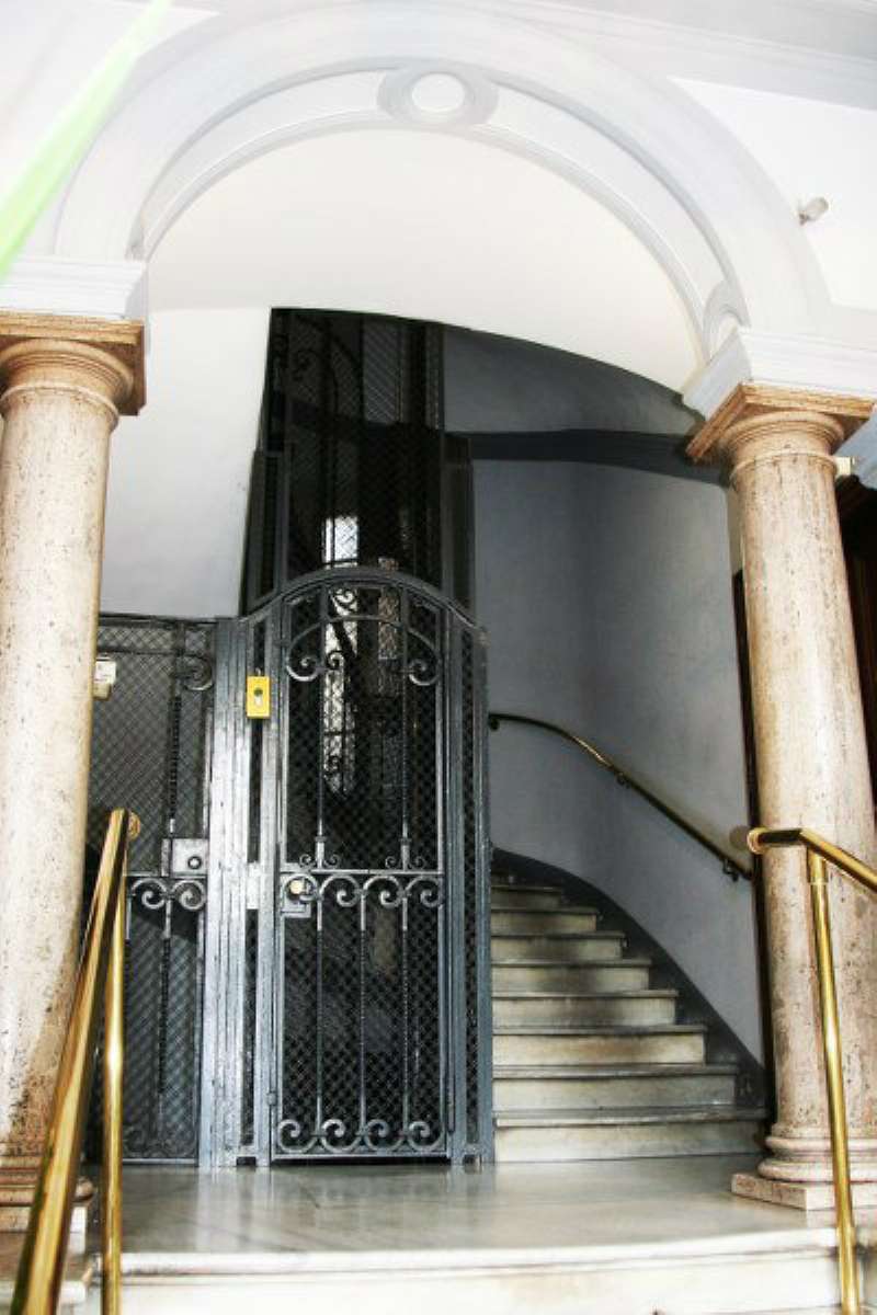 Ufficio - Loc.Com. ROMA vendita  Centro storico del Traforo CENTROSI SRL