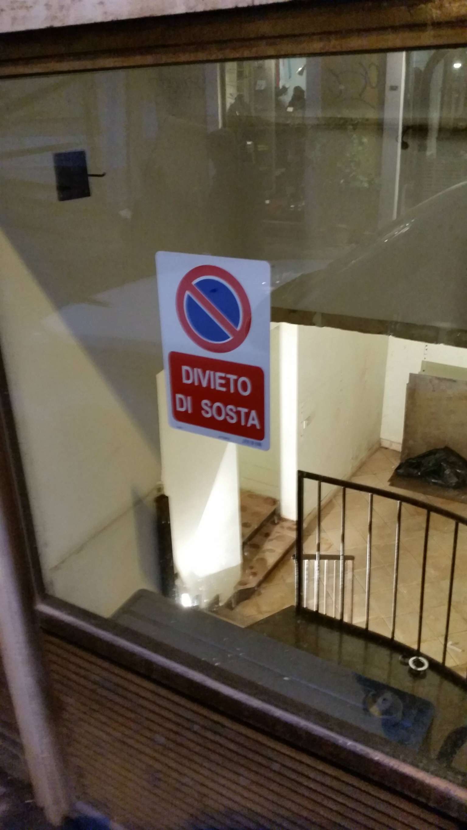 Negozio - Loc.Com. ROMA affitto  TRASTEVERE  via dei Fienaroli Immobiliare San Lorenzo