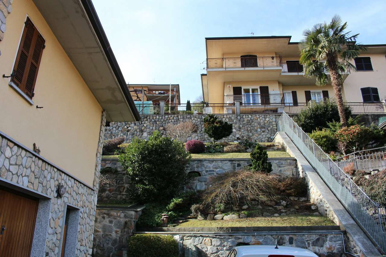 Villa Unifamiliare - Indipendente LAVENA PONTE TRESA vendita    Genardis