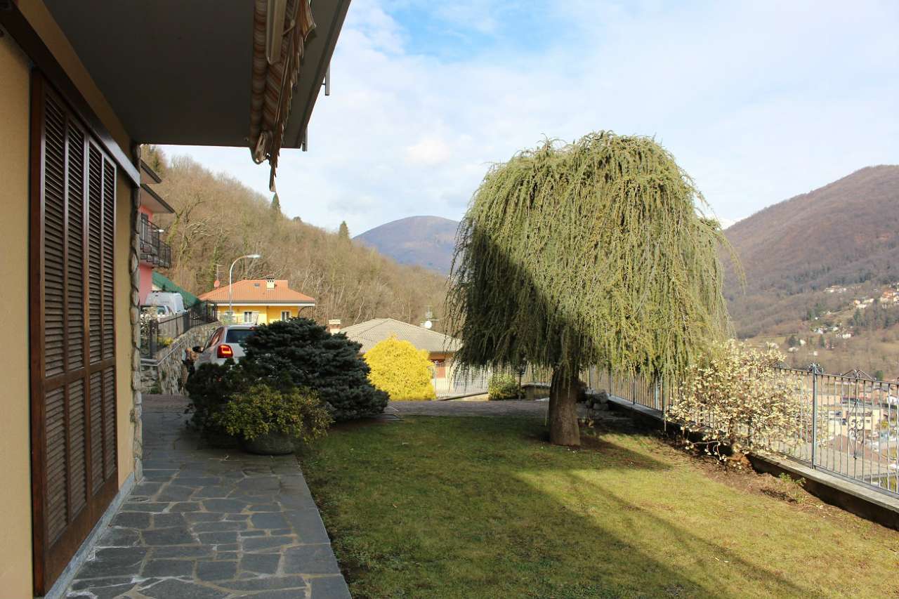 Villa Unifamiliare - Indipendente LAVENA PONTE TRESA vendita    Genardis